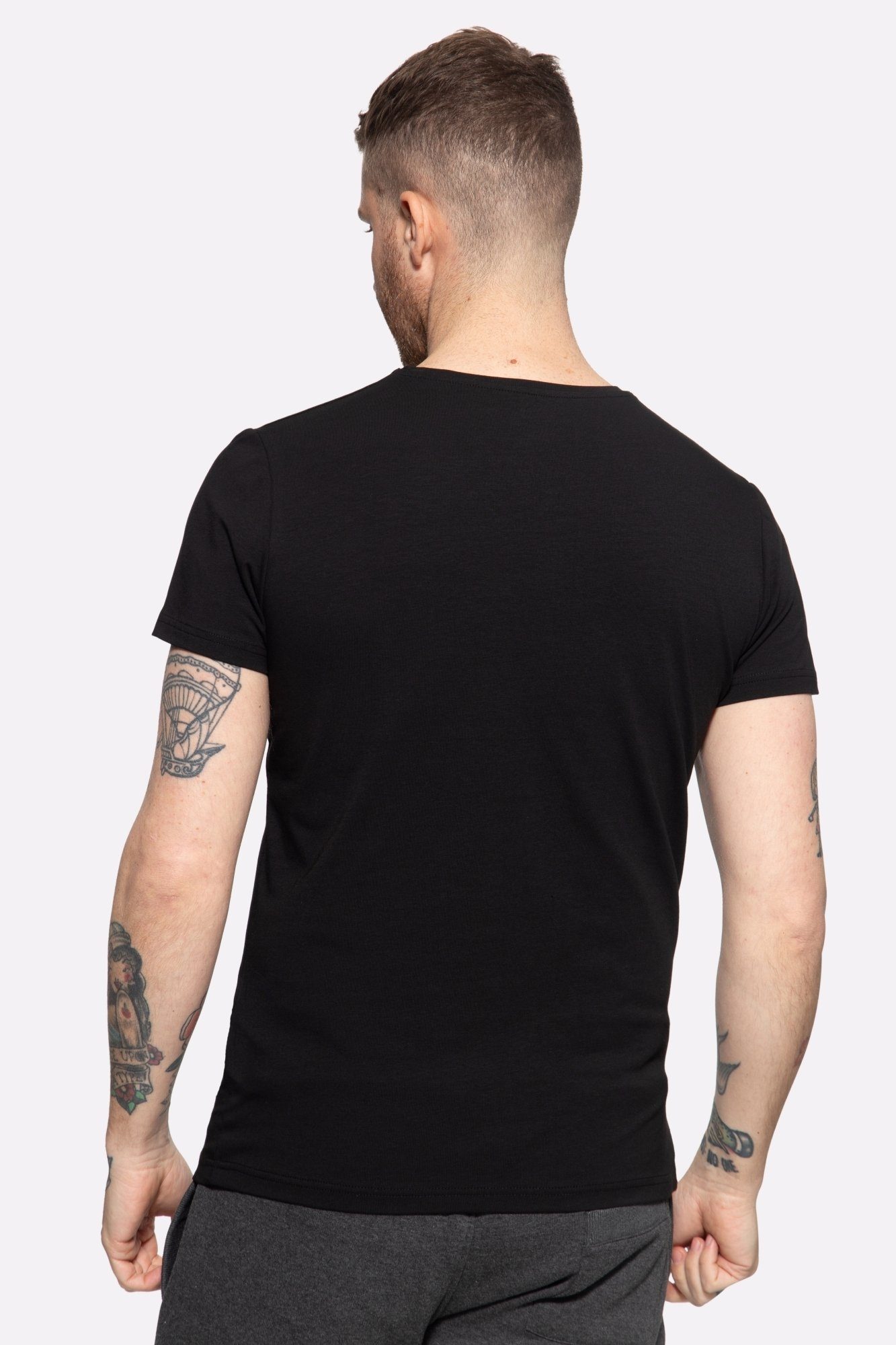 Tanaka schwarz Sword Frontprint mit Akito T-Shirt Area