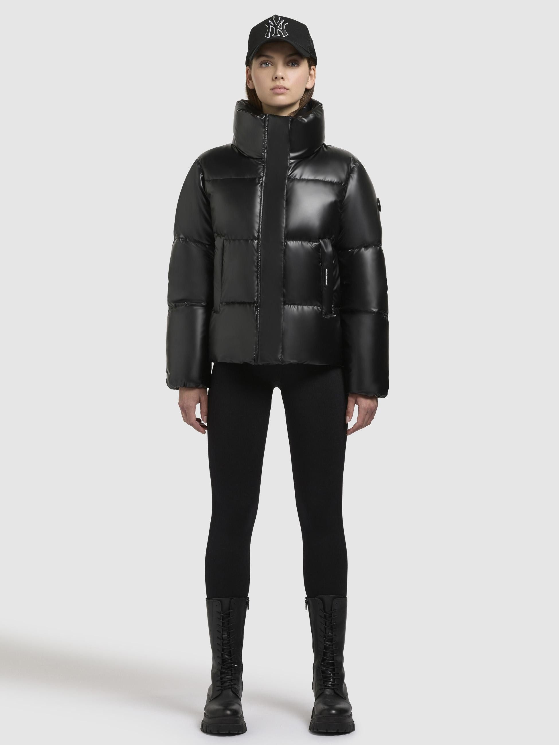 khujo Steppjacke Rinja Shiny-YM Glänzende kurze Winterjacke für Damen
