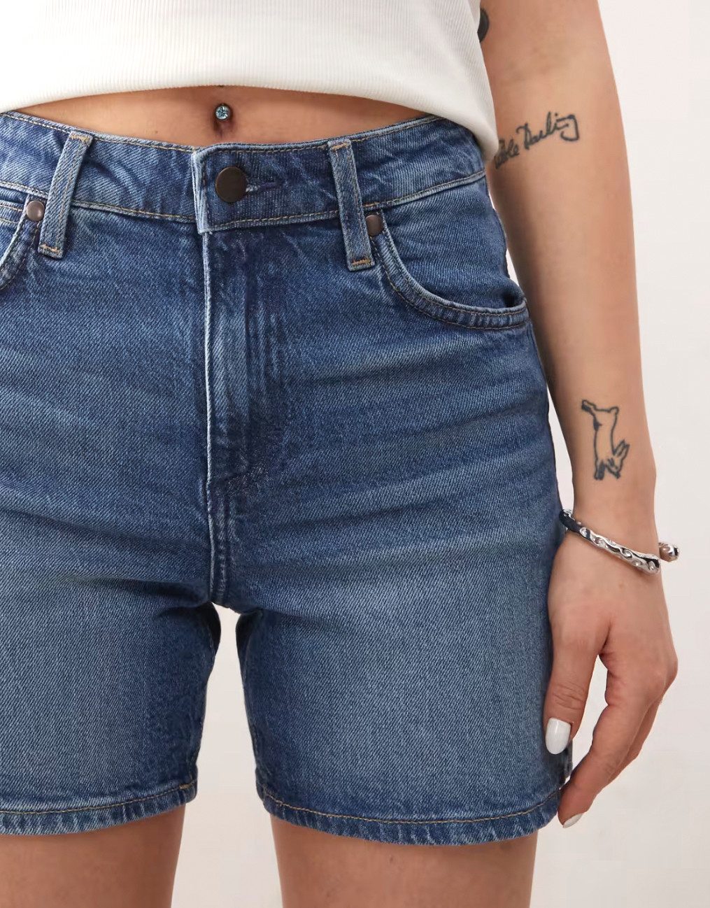Wrangler Jeansshorts High Waist mit entspannter Passform - COWBOY SHORT 5 INCH