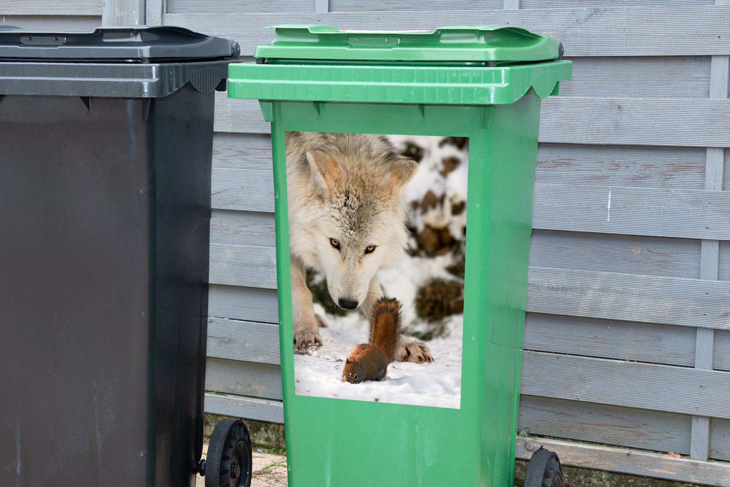 Schnee Abfalbehälter Mülltonne, Wolf Eichhörnchen Winter Container, St), (1 Wandsticker MuchoWow - - Mülleimer-aufkleber, Sticker, -
