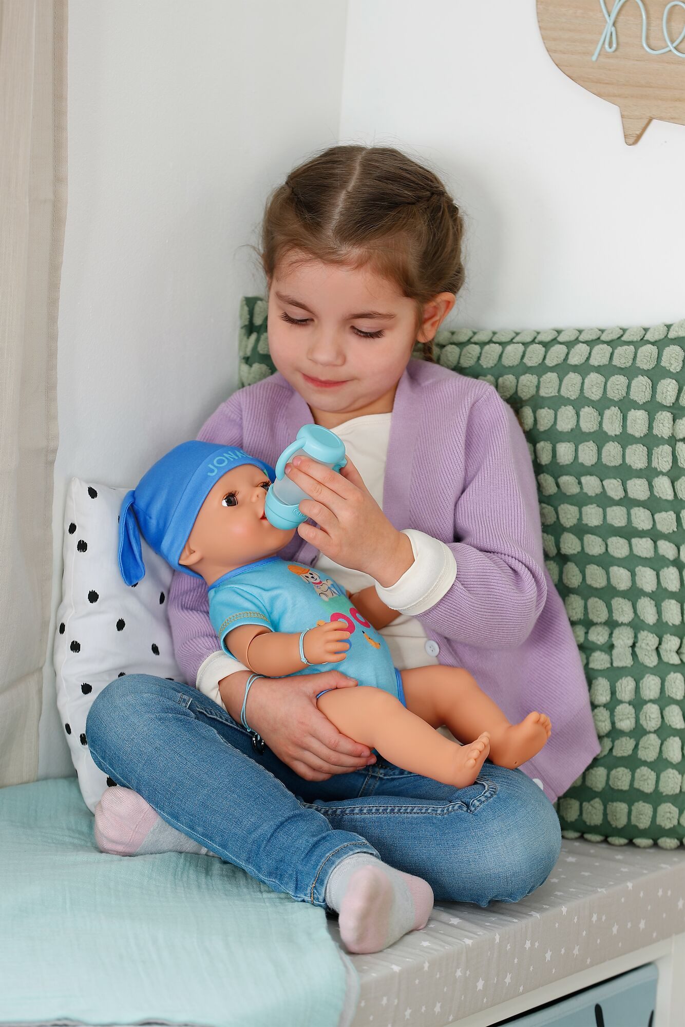 Baby Born Babypuppe Jonas Click & Play 43cm, mit Click-&-Play: Hält Fläschchen und Löffel selbst - ohne Batterien