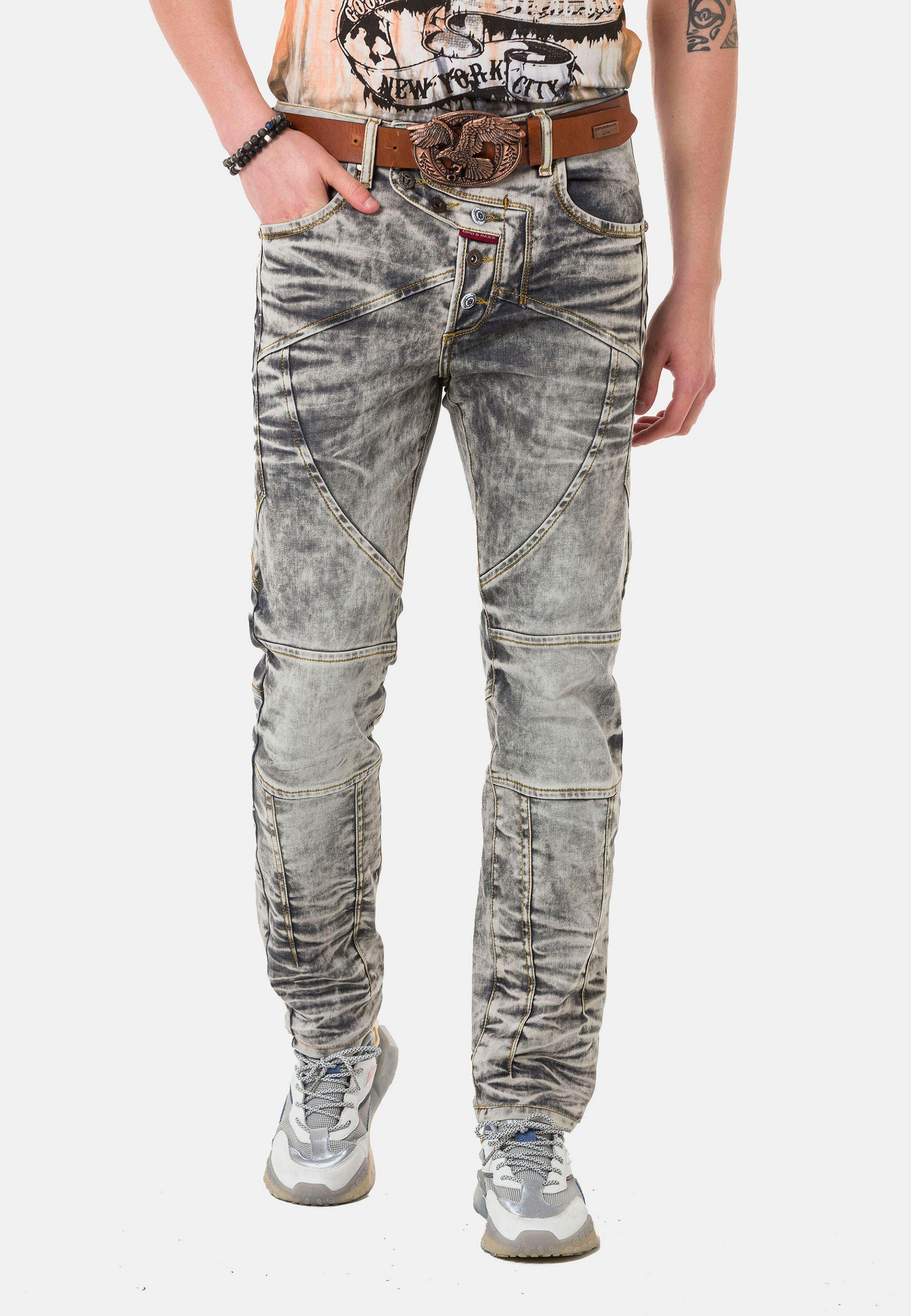 Cipo Ziernähten & mit Baxx breiten Straight-Jeans