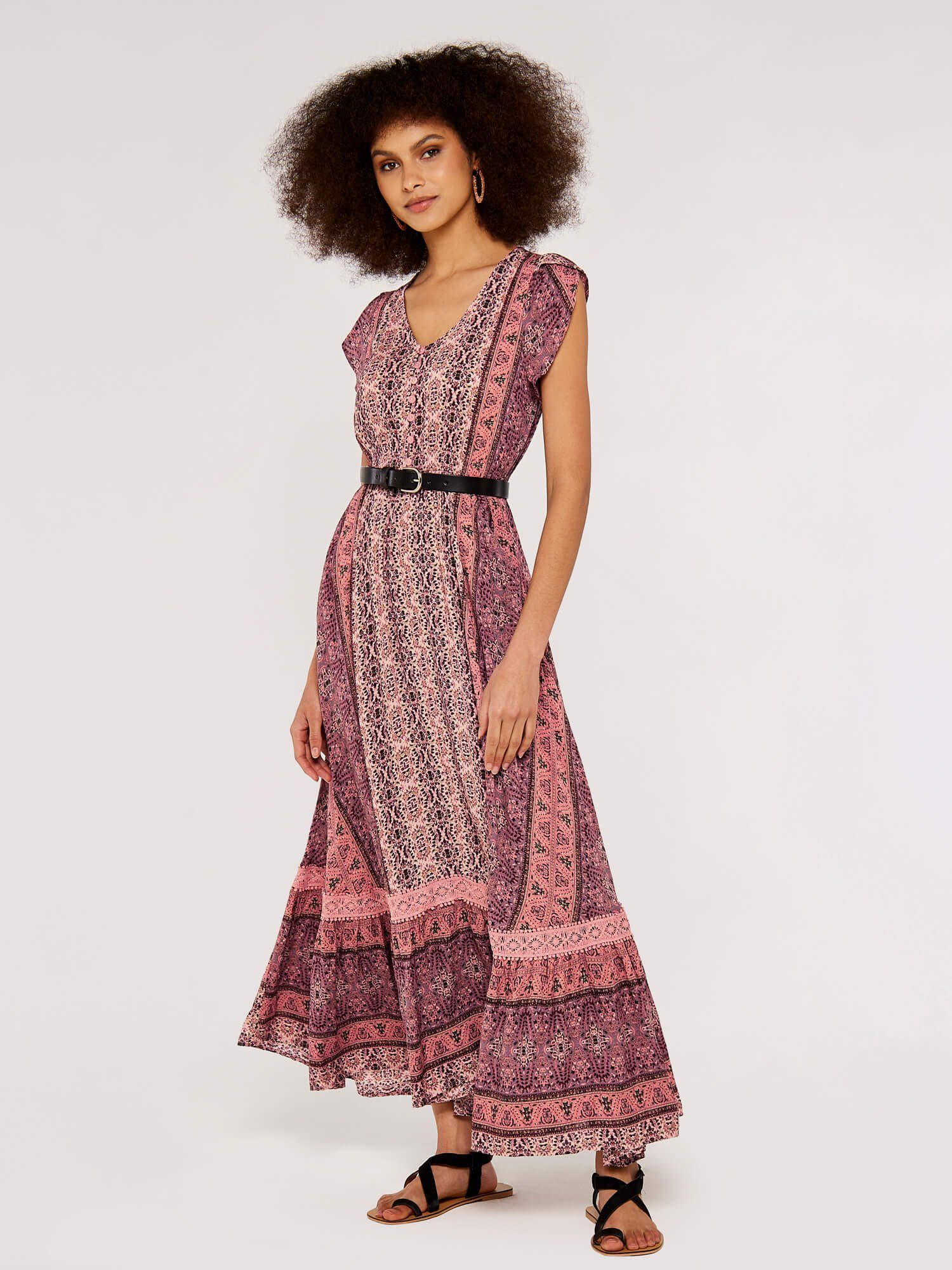 Apricot Maxikleid Paisley Crochet Maxi Dress (1-tlg) mit bestickter Bordüre
