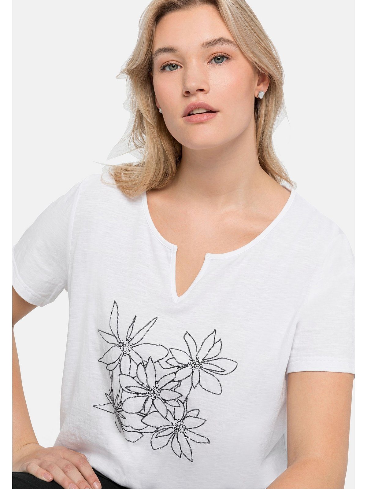 Sheego T-Shirt Große Größen Stickerei Ausschnitt und am mit V-Cut