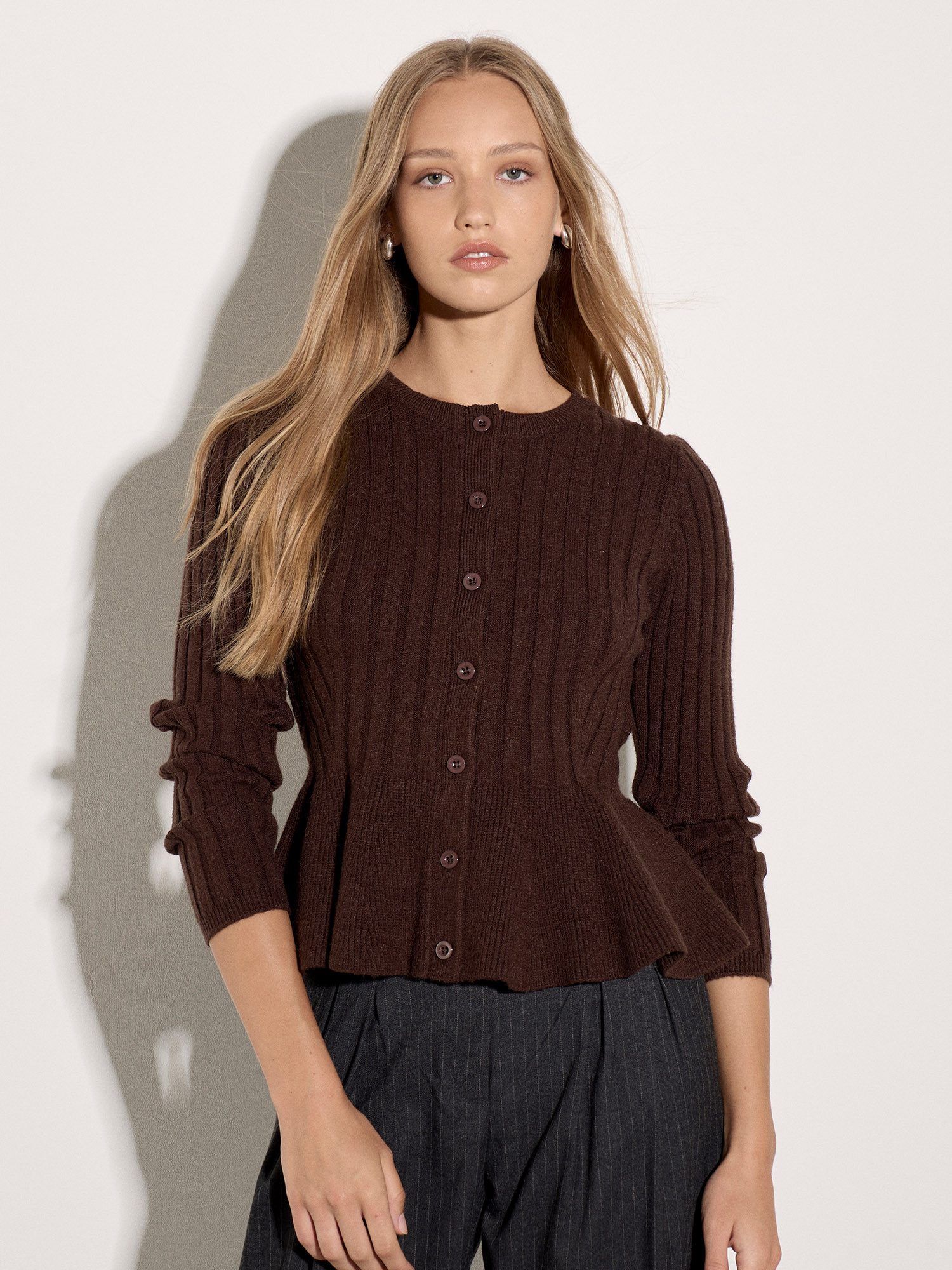 Apricot Cardigan Strickjacke mit geripptem Saum mit Schößchen