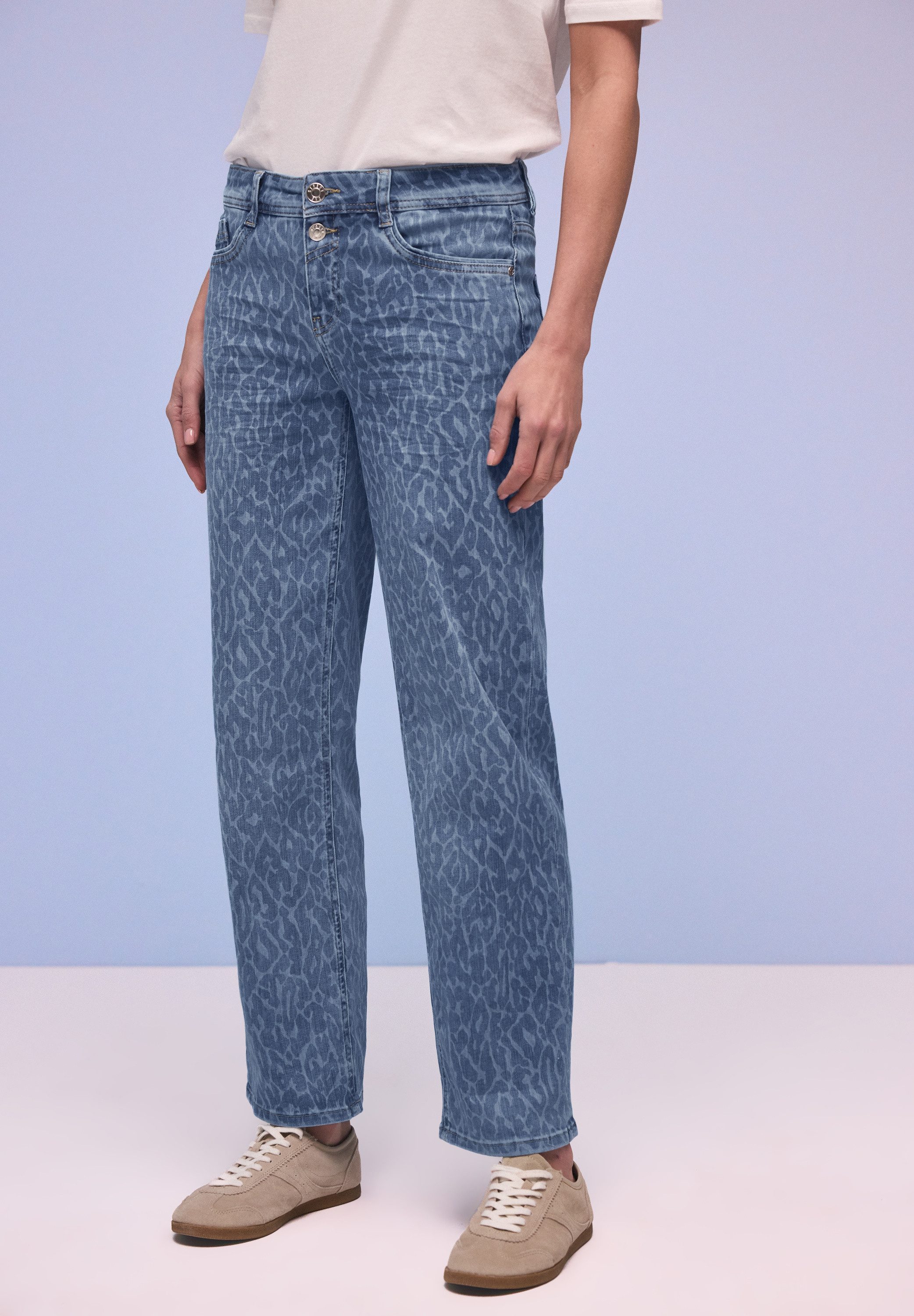 STREET ONE Straight-Jeans Style Amalia Straight Leg mit einem gelaserten Leo‑Muster