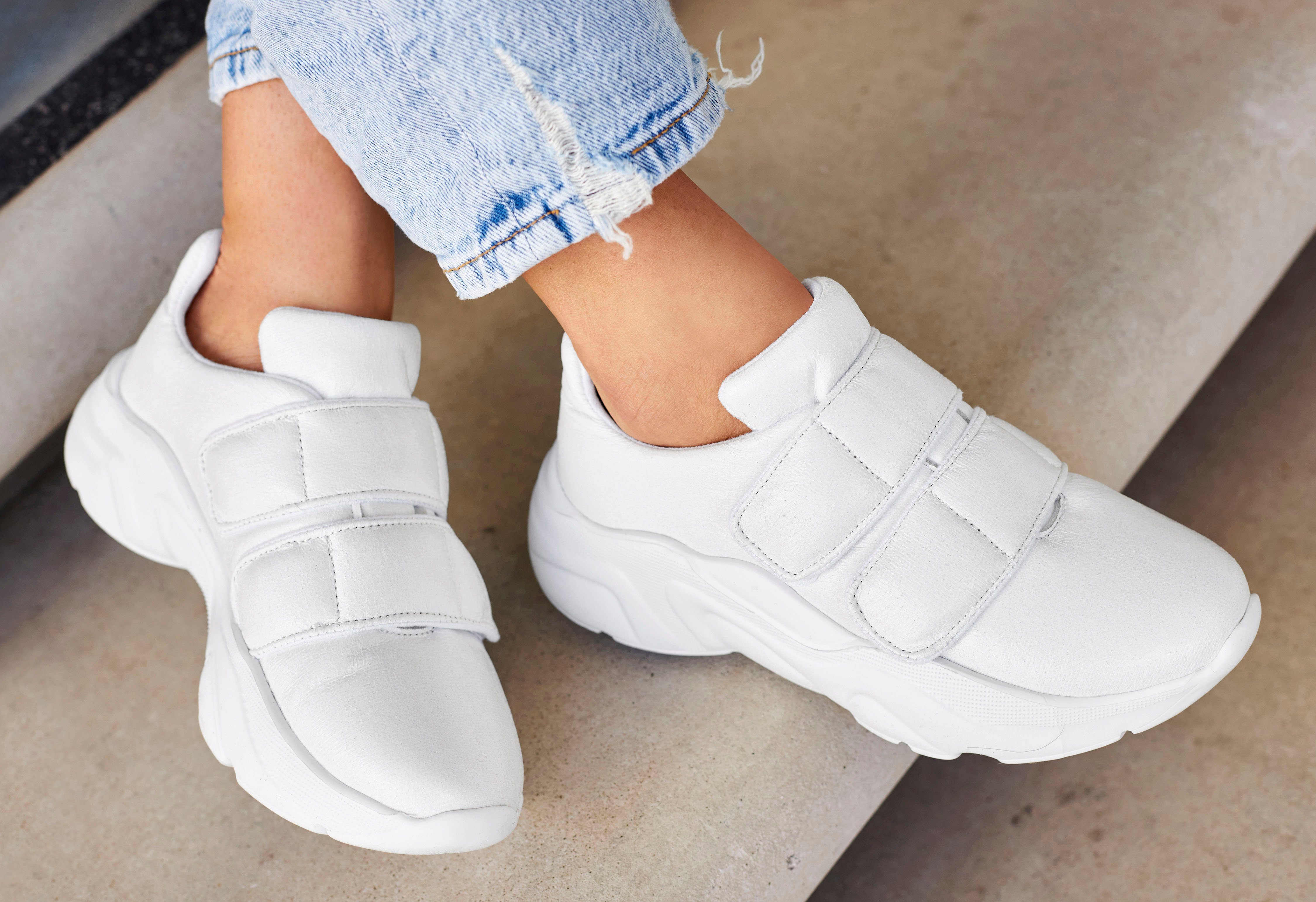 LASCANA Sneaker Freizeitschuh, Halbschuh mit Klettverschluss günstig online kaufen