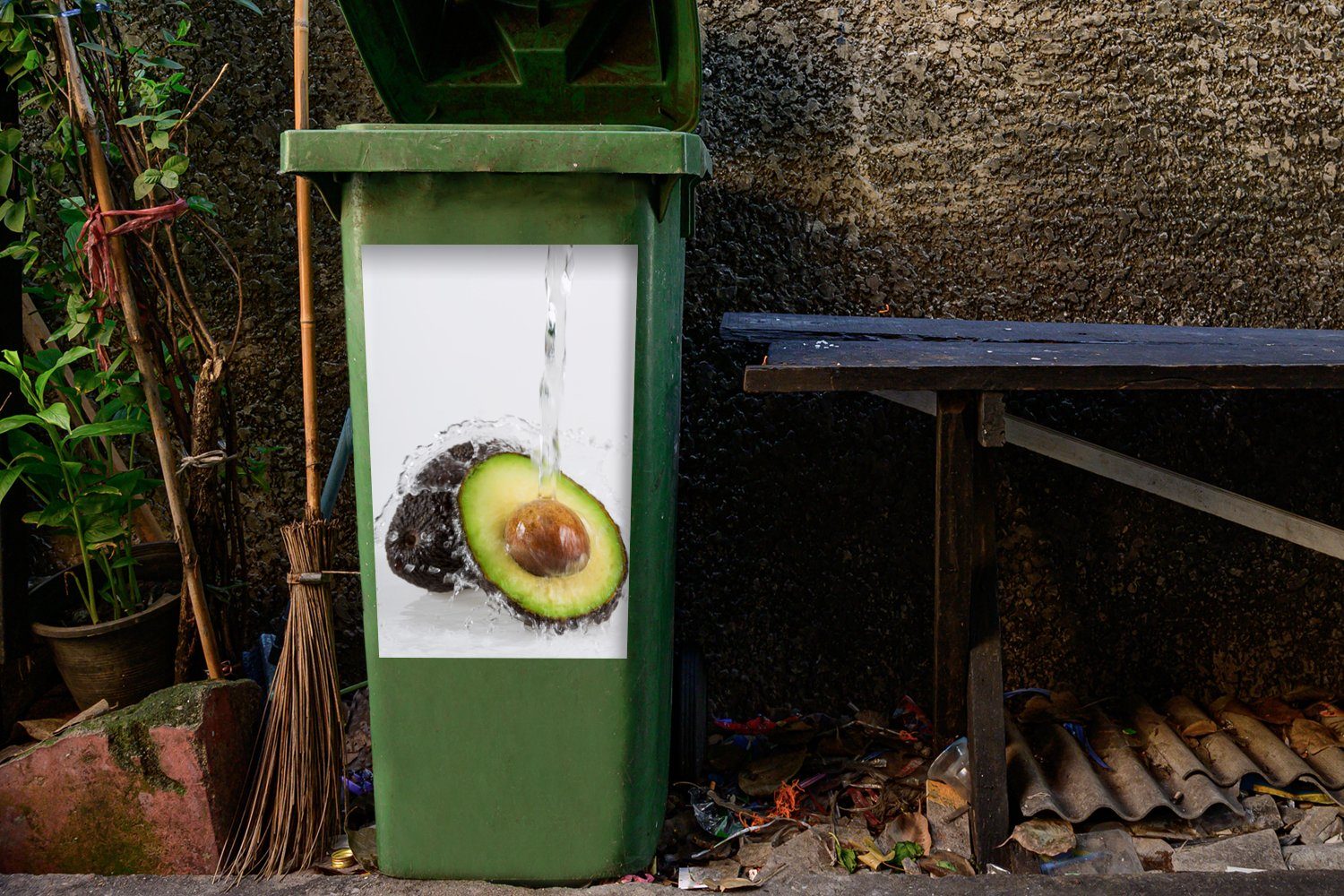 Avocado Mülleimer-aufkleber, - Sticker, St), Wasserhahn Wasser MuchoWow - Mülltonne, Wandsticker (1 Abfalbehälter Container,