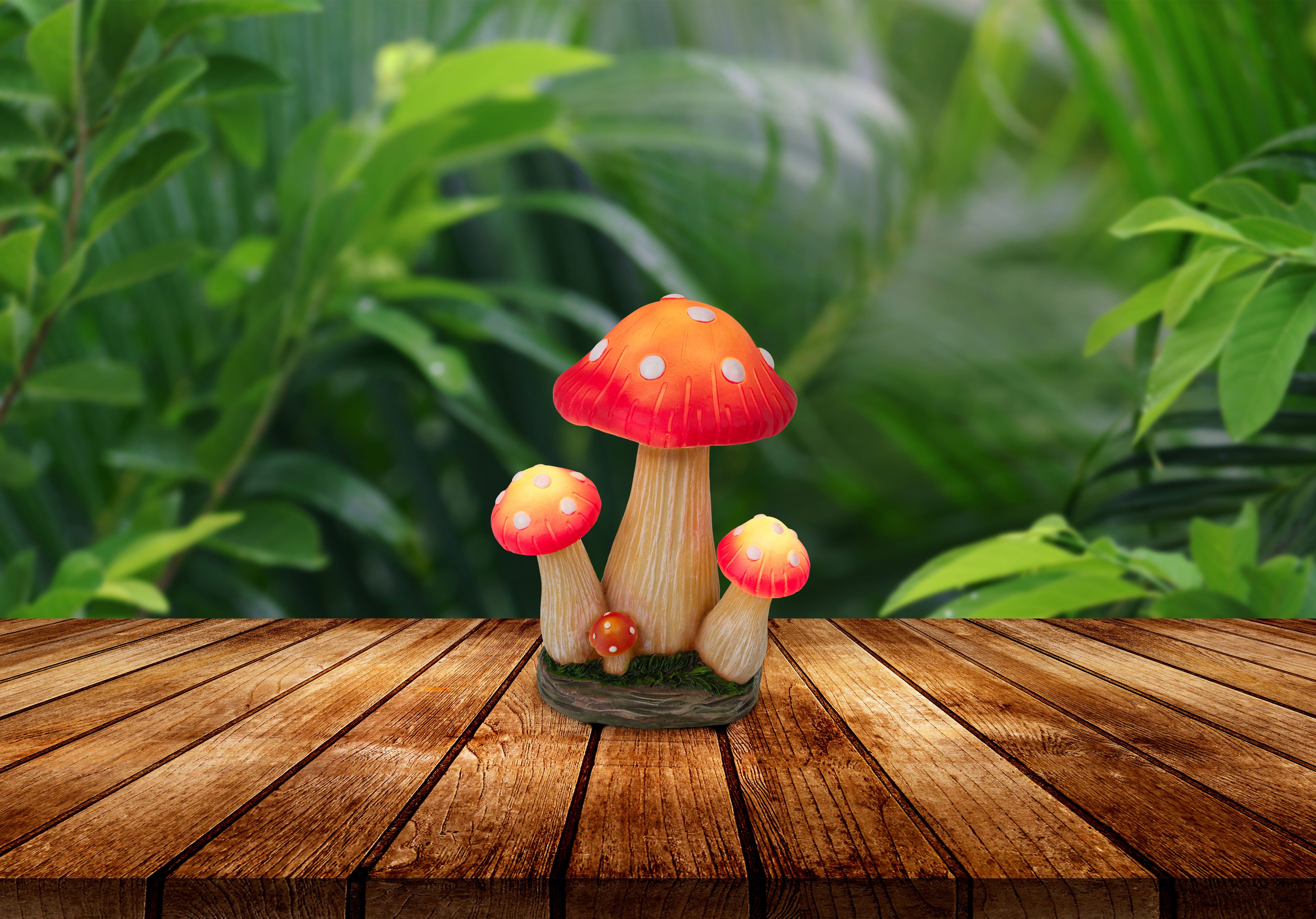 näve LED Solarleuchte Fungo, LED fest integriert, Warmweiß, Pilzfigur weiß/rot mit 4 unterschiedlich großen Pilzen, Druckschalter