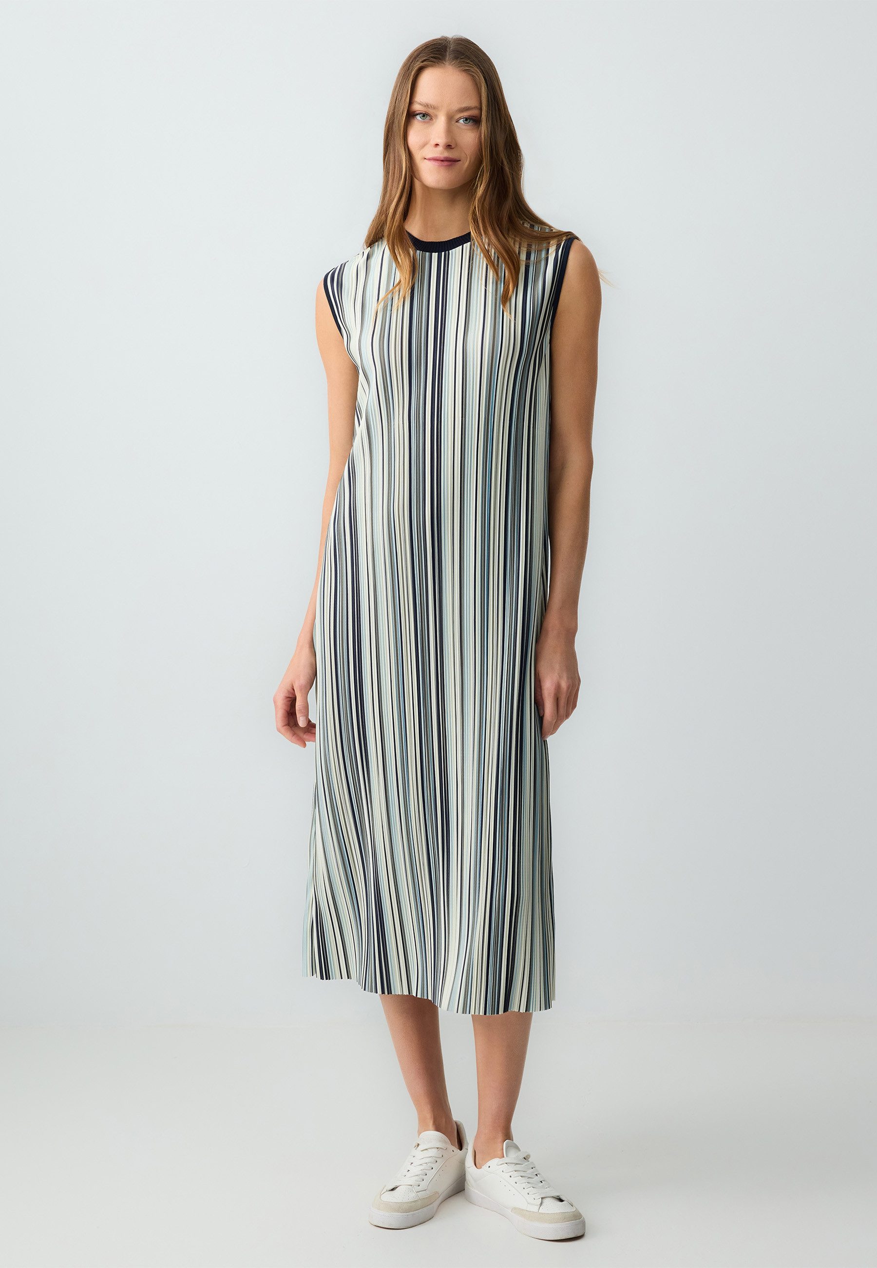 Minikleid Locker Geschnittenes Mehrfarbiges Kleid Mit Rundhalsausschnitt