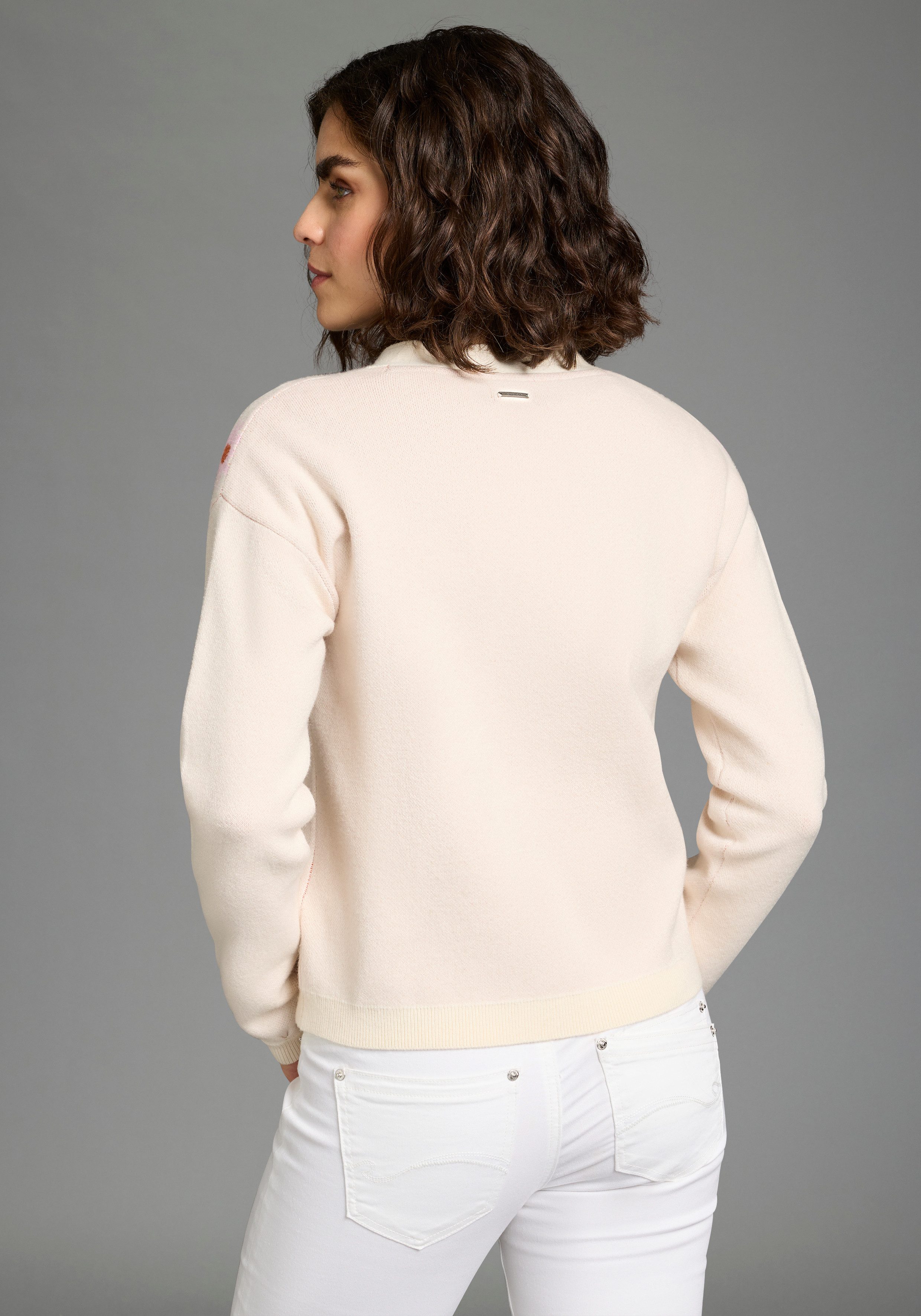 KangaROOS Strickjacke Strickjacke aus Feinstrick, bequeme Passform, Blumenm günstig online kaufen
