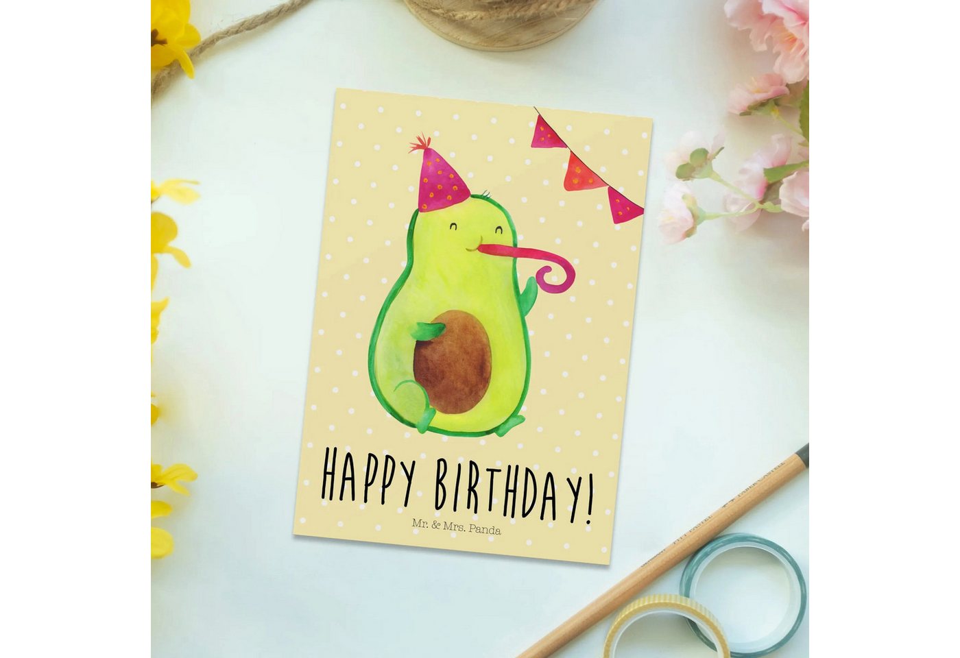 Thumbnail - Mr. & Mrs. Panda Postkarte Avocado Geburtstag - Gelb Pastell - Geschenk, Party, Ansichtskarten, Charmantes Design
