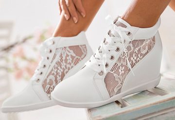 LASCANA Stiefelette, Sneaker Freizeitschuh, Halbschuh mit innenliegendem Keilabsatz, Spitzendetails