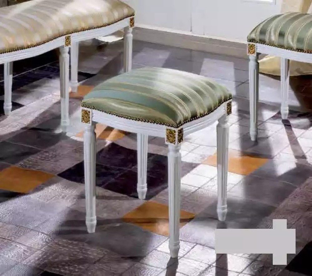 Hocker Polsterhocker in elegantem Grünton mit Holzfüßen in Weiß