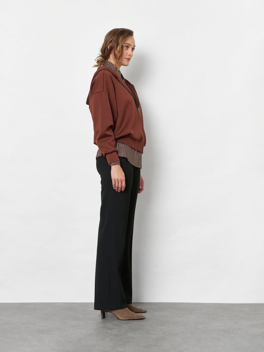 TONI Stoffhose Jenny Wide Leg mit Bügelfalten und Stretch – Bild 2 von 4