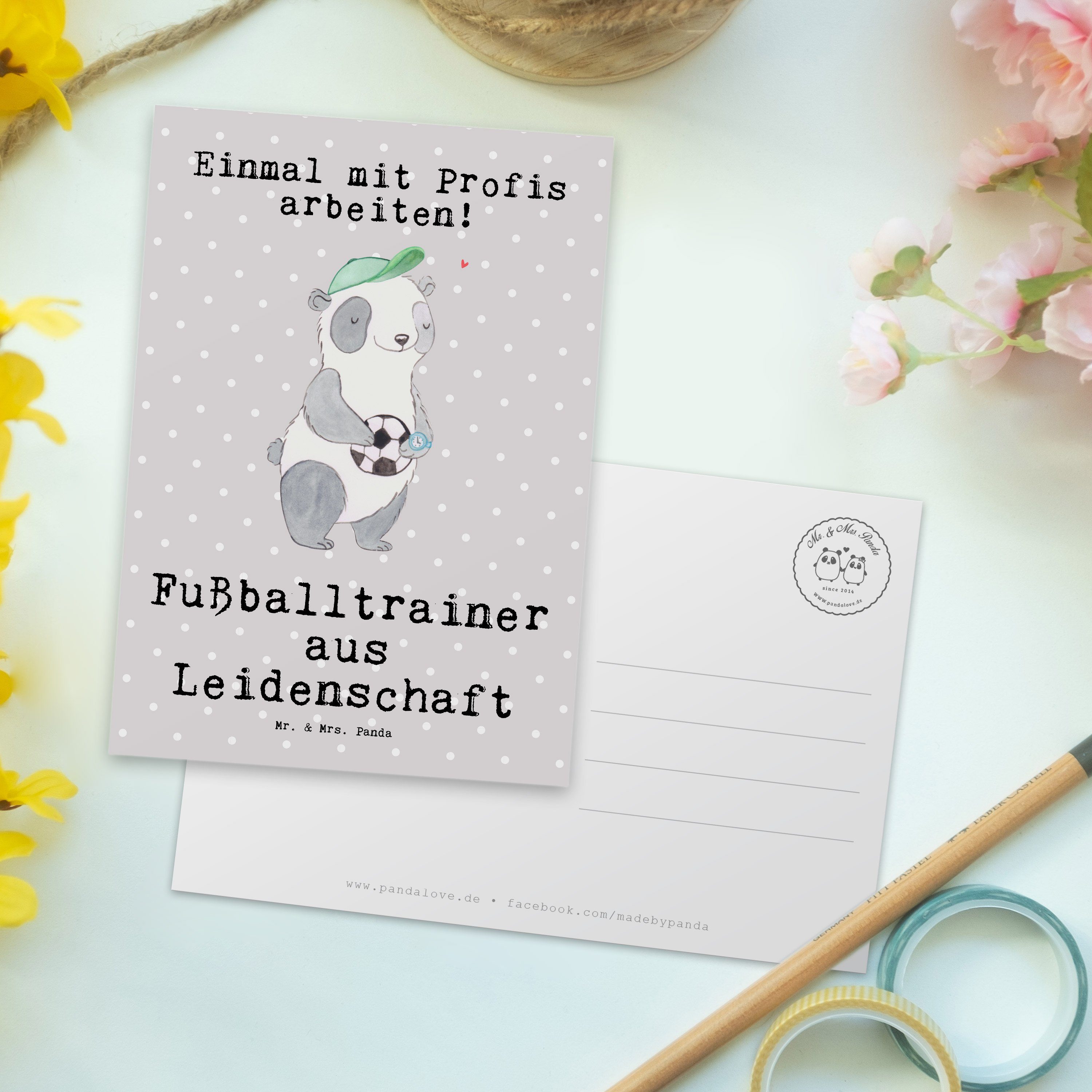 Mr. & Mrs. Panda Postkarte - Leidenschaft Grau Dankeskart - Geschenk, Fußballtrainer Pastell aus