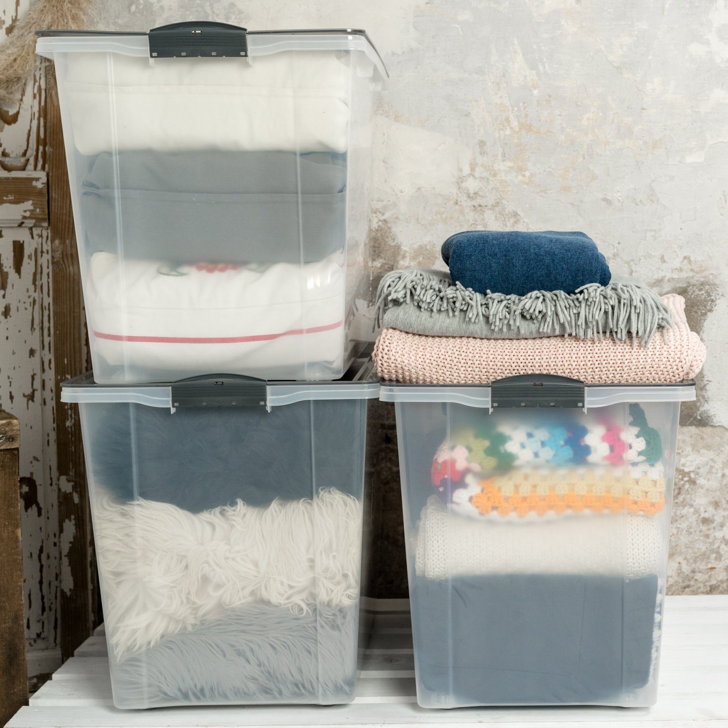 ROTHO Aufbewahrungsbox COMPACT stapelbare 70l Aufbewahrungskiste mit Deckel und Rollen (Aufbewahrungsset)