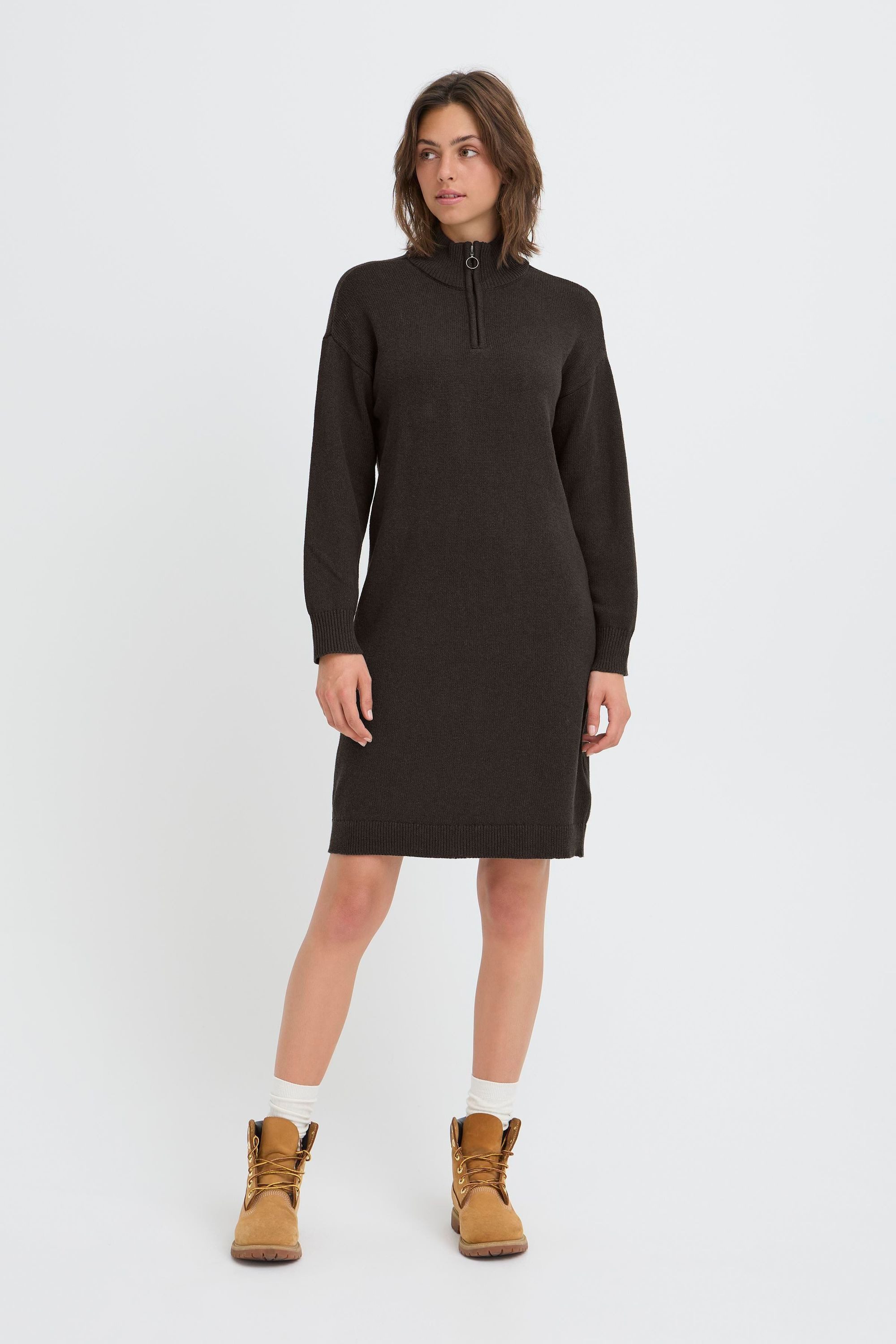 OXMO Strickkleid OXFsanva Modisches Troyer-Strickleid