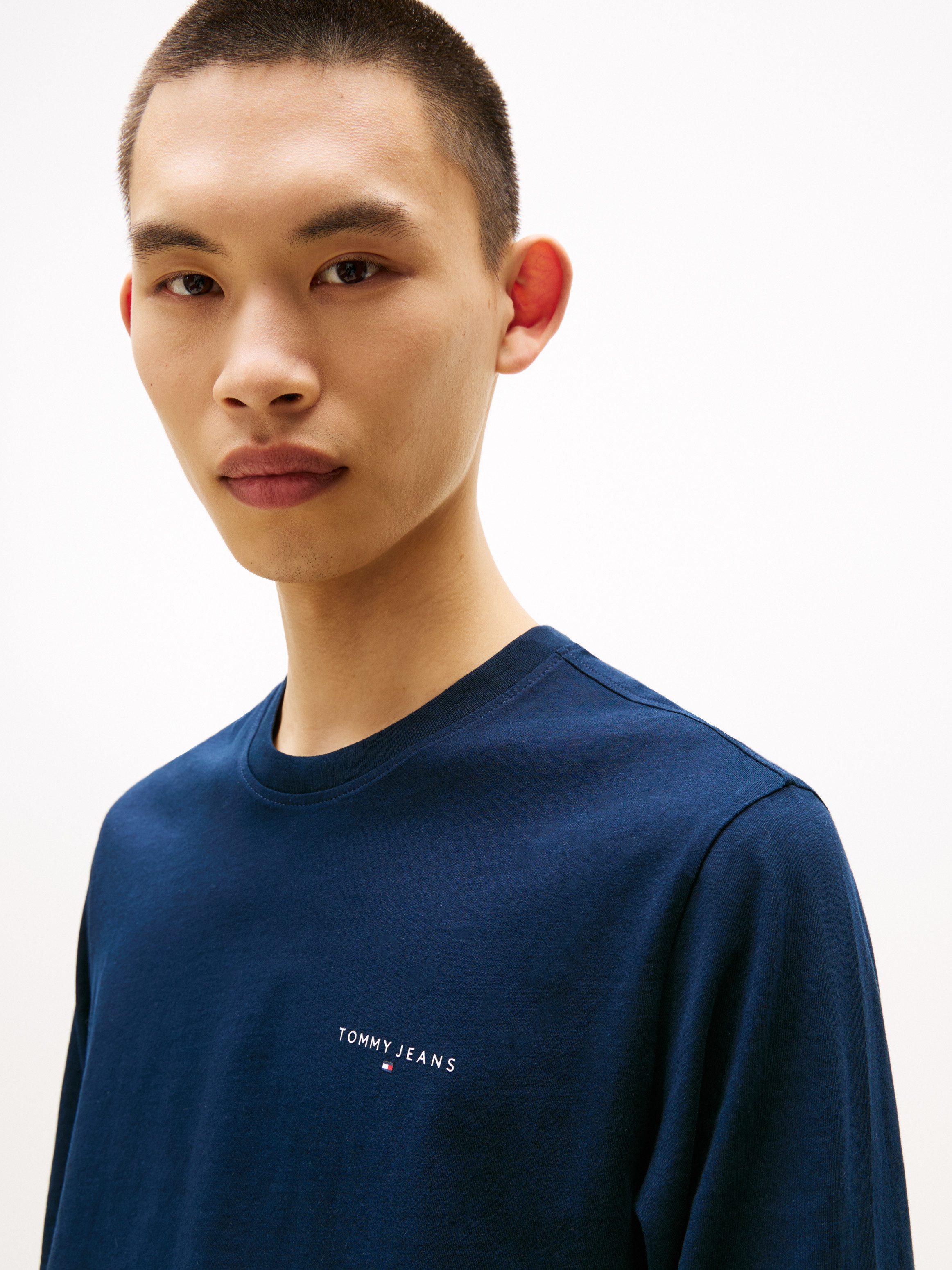 Tommy Jeans Langarmshirt TJM SLIM CHEST LINEAR LS TEE EXT Mit Rundhalsaussc günstig online kaufen