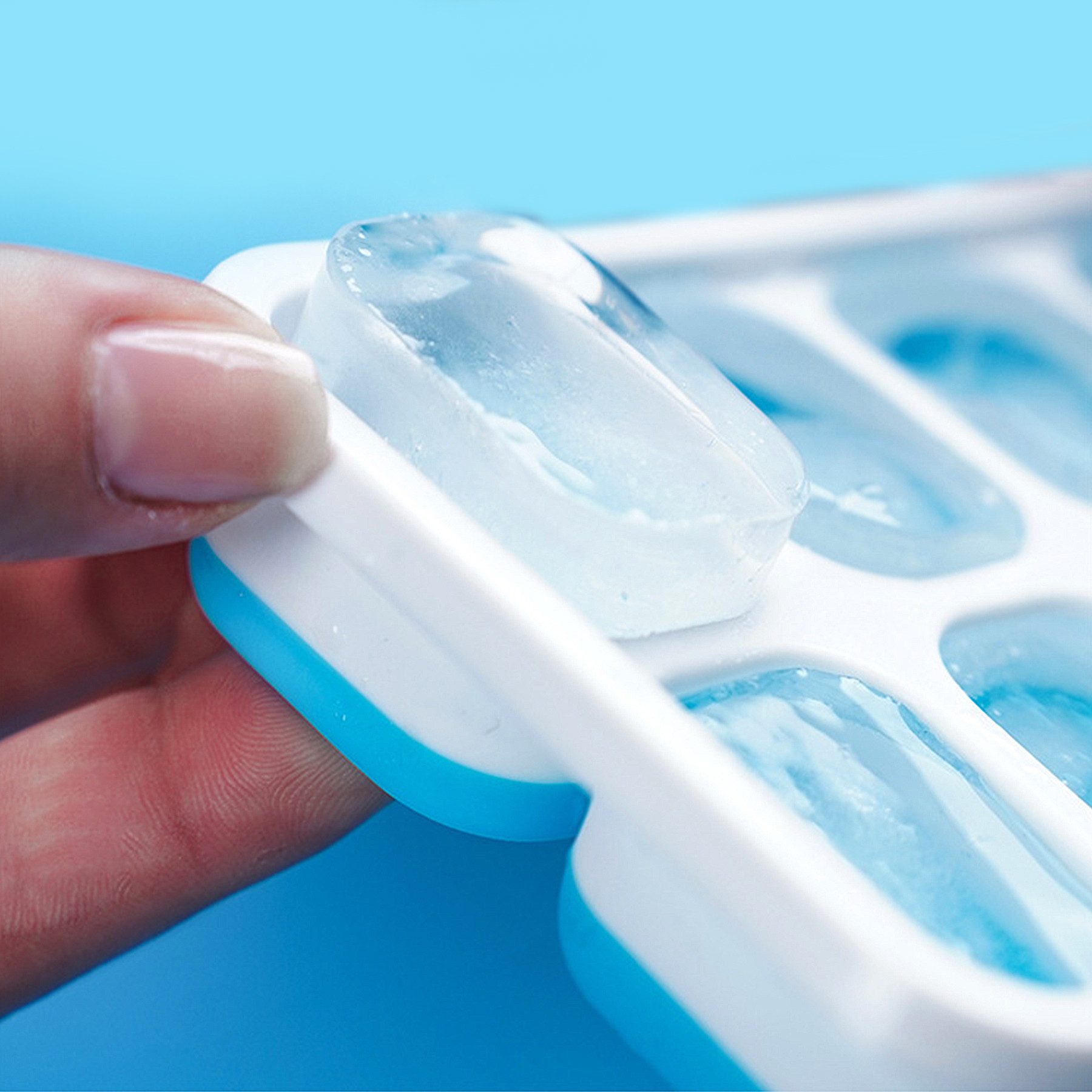 Mutig Eiswürfelform Farbblockierte 4-Box-Eiswürfelform aus Silikon mit Deckel, (EiswüRfelbehäLter BPA Frei, Stapelbar Quadratische Ice Cube Tray), Eisformen Silikon für Cocktail Whiskey Kaffee