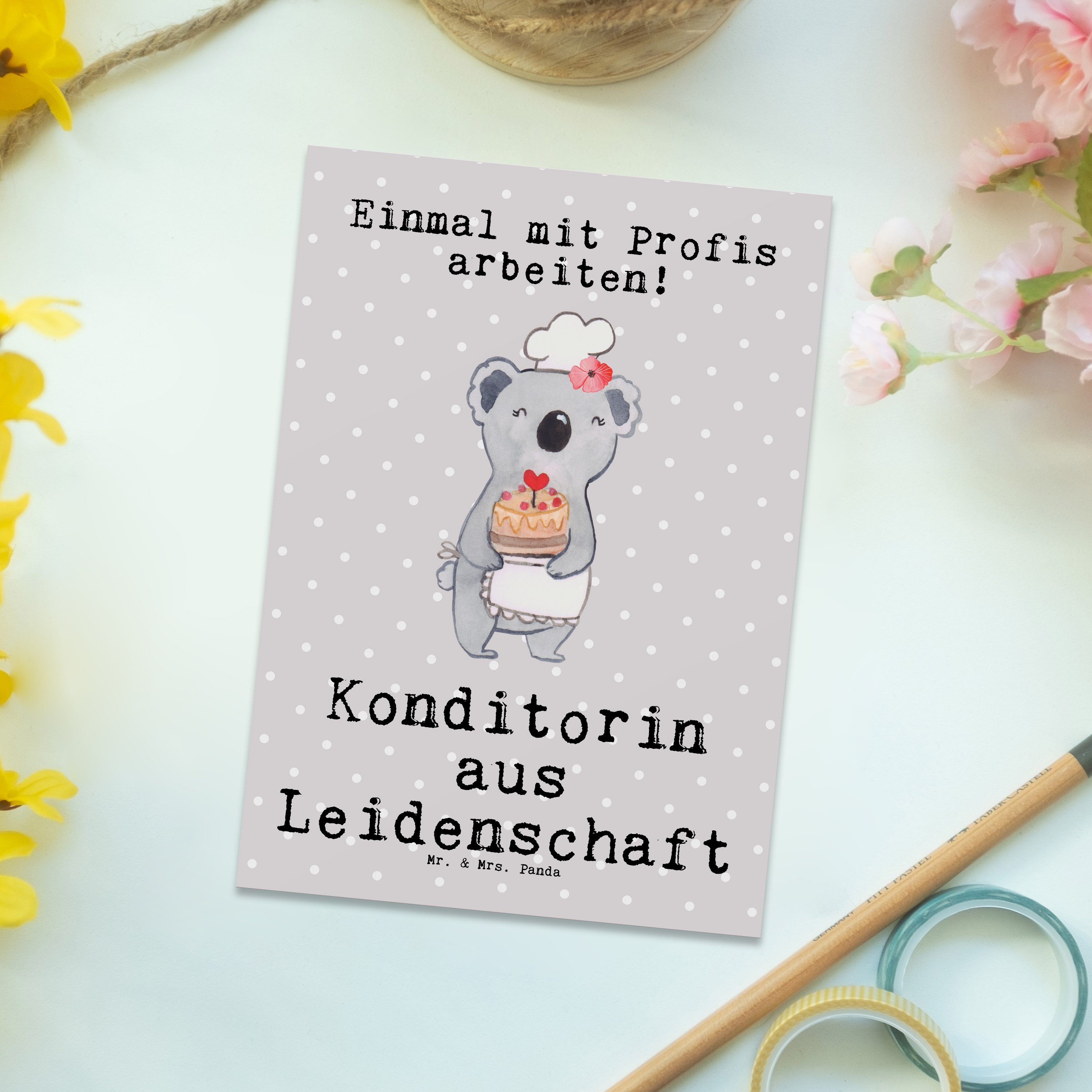 Mrs. - - Grau Bäckerin, Firm & Konditorin Panda Geschenk, Postkarte aus Mr. Leidenschaft Pastell