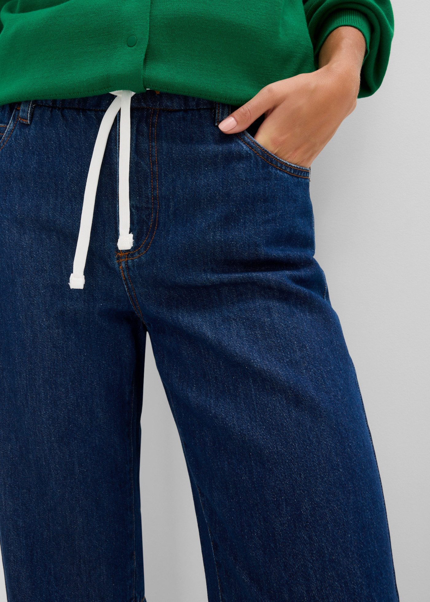 bonprix Loose-fit-Jeans Barrel-Jeans, mit Mid Waist-Bund, in Cropped-Länge, aus Baumwolle – Bild 3 von 5