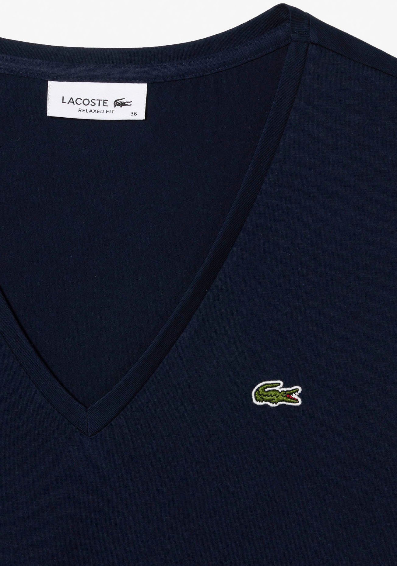der T-Shirt (1-tlg) auf marine Brust mit V-Ausschnitt Lacoste Damen-T-Shirt Logo-Patch mit Lacoste