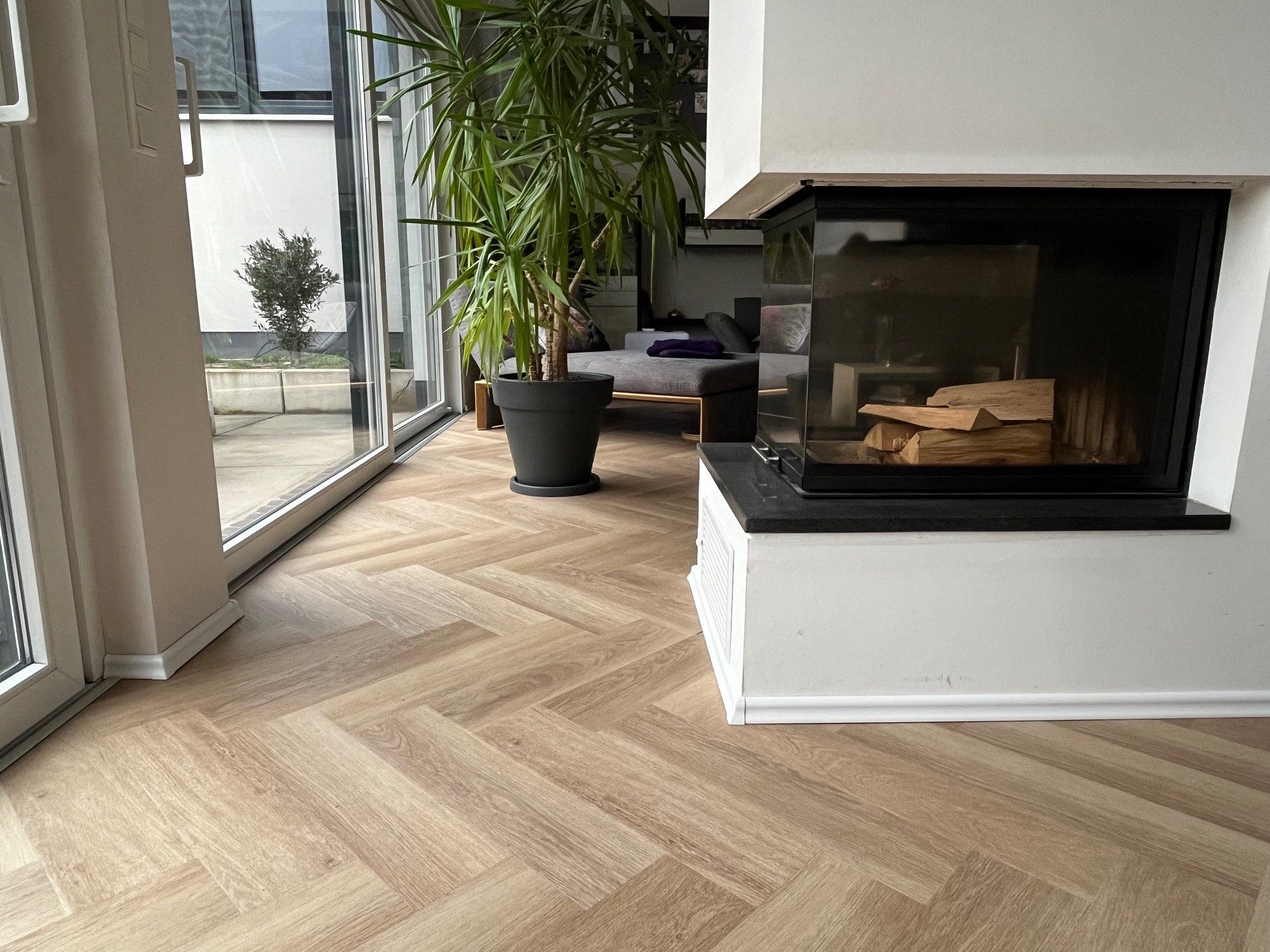 IKHEMalarka Vinylboden Fischgrät Herringbone Collection – 1,752 m² – 5,5 mm – NK 42, Integrierte Trittschalldämmung, Premium Boden mit Elegante Fischgrätoptik