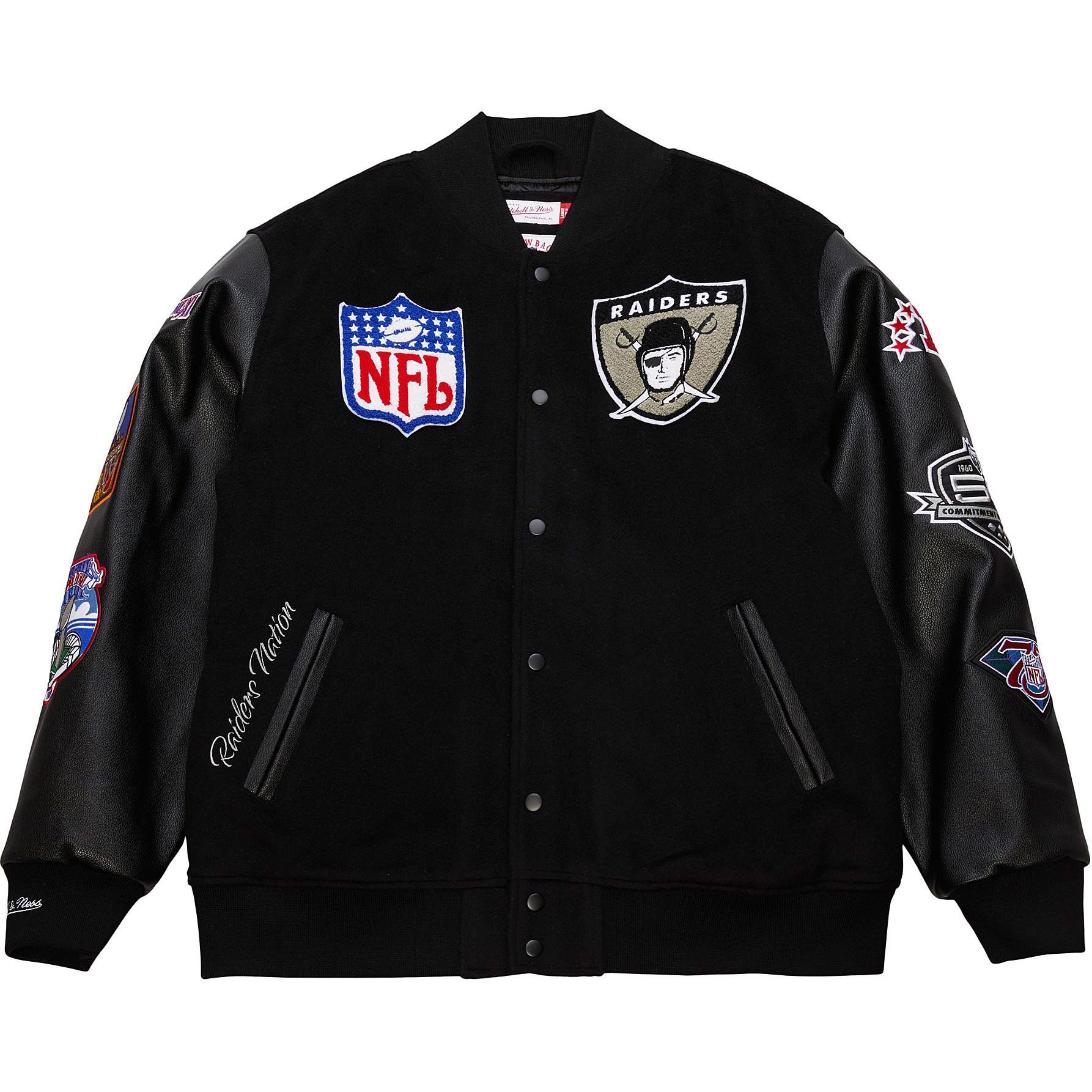 Mitchell & Ness Winterjacke Varsity BLACKOUT Oakland Raiders günstig online kaufen