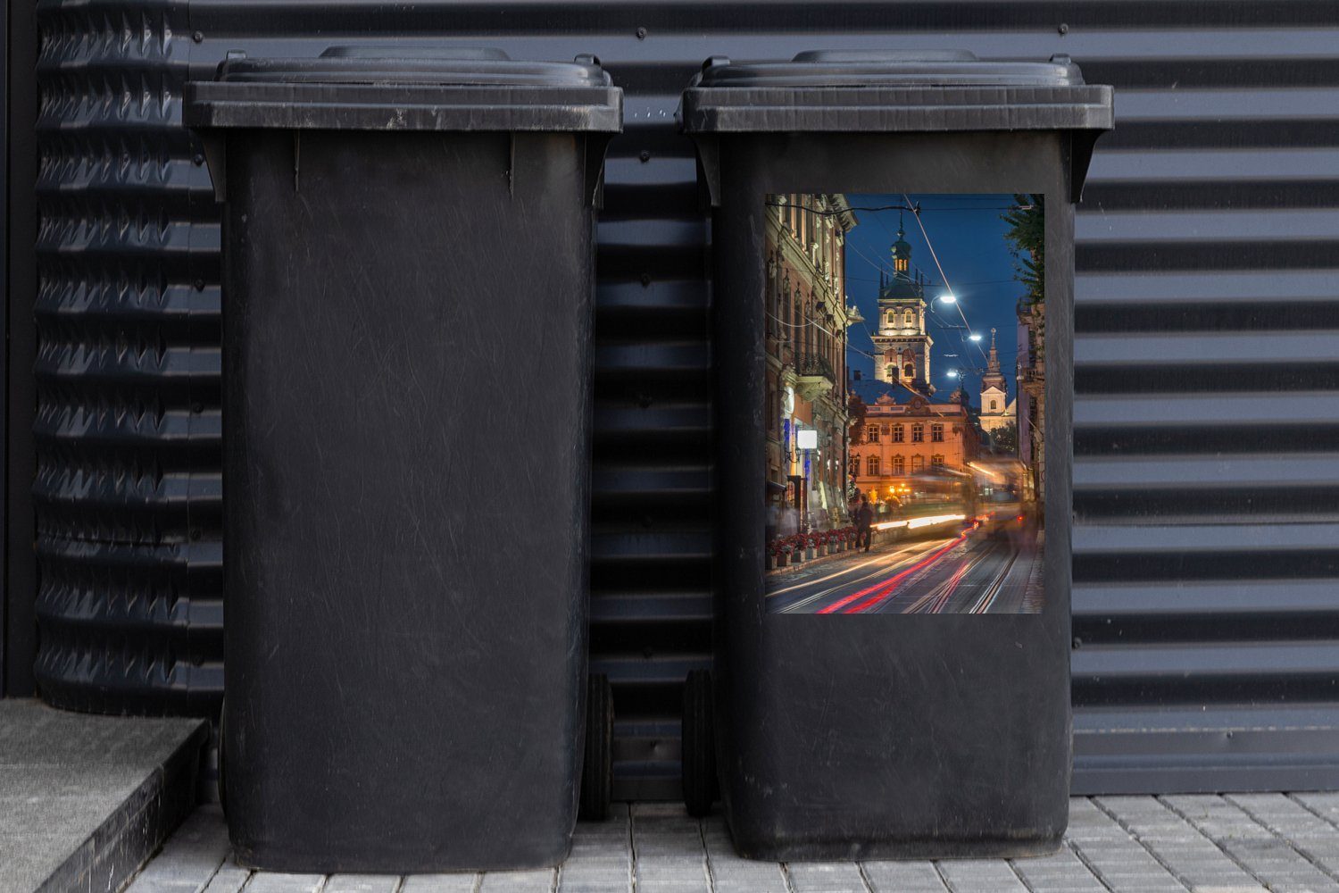 Abfalbehälter von Lvov Innenstadt in Belebte der MuchoWow (1 Straßen Mülleimer-aufkleber, der Container, Ukraine in St), Mülltonne, Sticker, Wandsticker