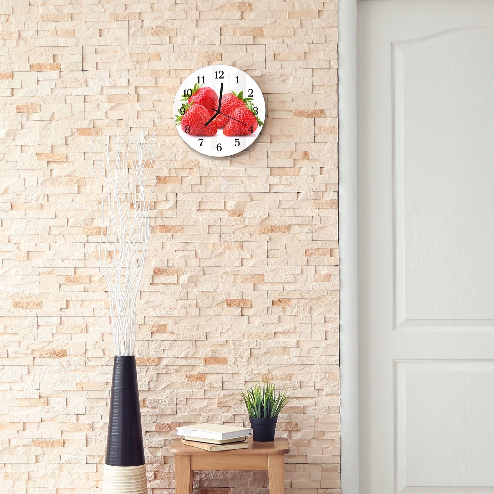 Wanduhr mit Primedeco Durchmesser cm Wanduhr Rund Viermal 30 mit und Glas Quarzuhrwerk aus Erdbeeren Motiv -