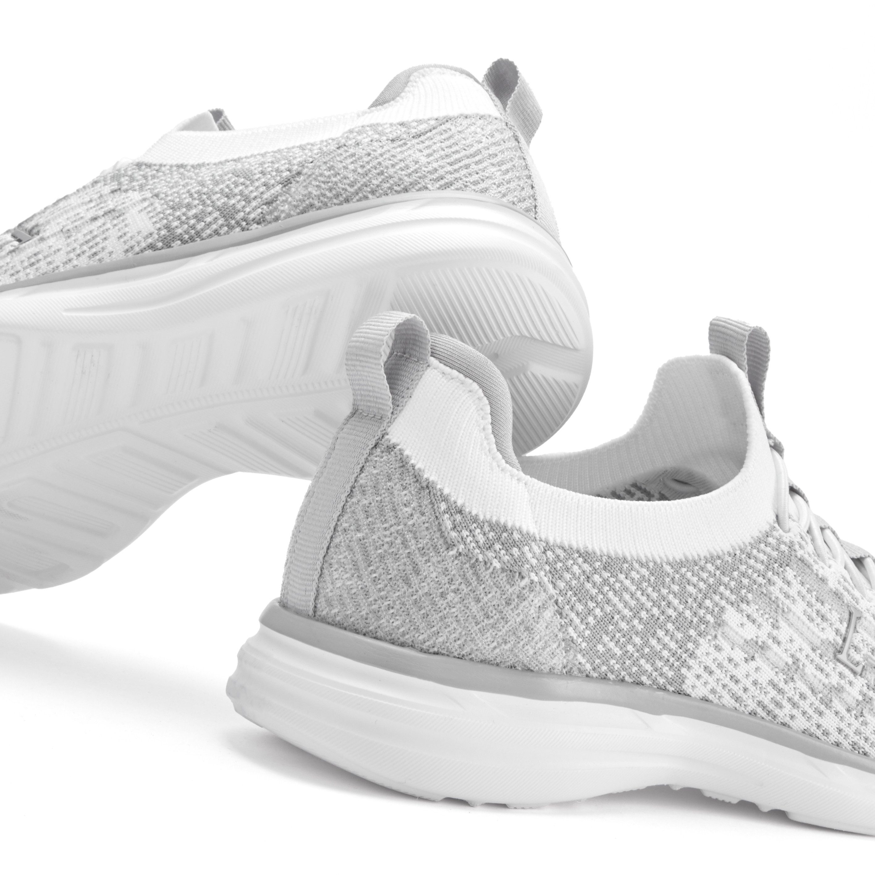 LASCANA Slipper, Halbschuh, Turnschuhe, Slip-On-Sneaker, Sneaker bequem zum Reinschlüpfen mit elastischen Schnürbändern Unisex VEGAN