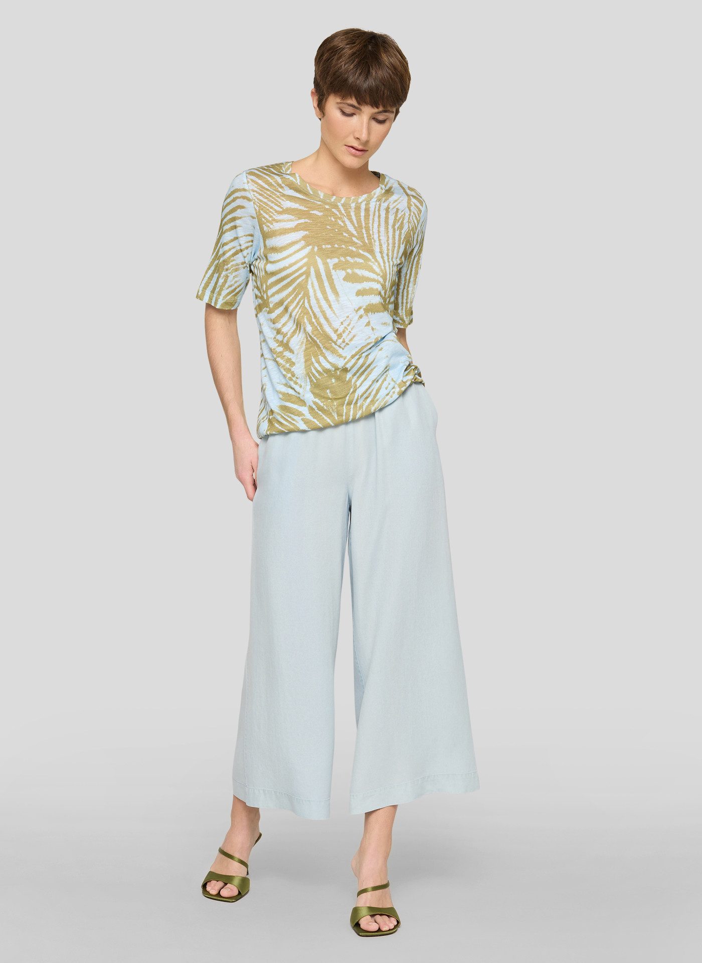 Rabe Kurzarmshirt mit floralem Muster – Bild 5 von 5