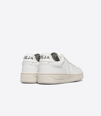 VEJA Veja V-90 Leather Sneaker