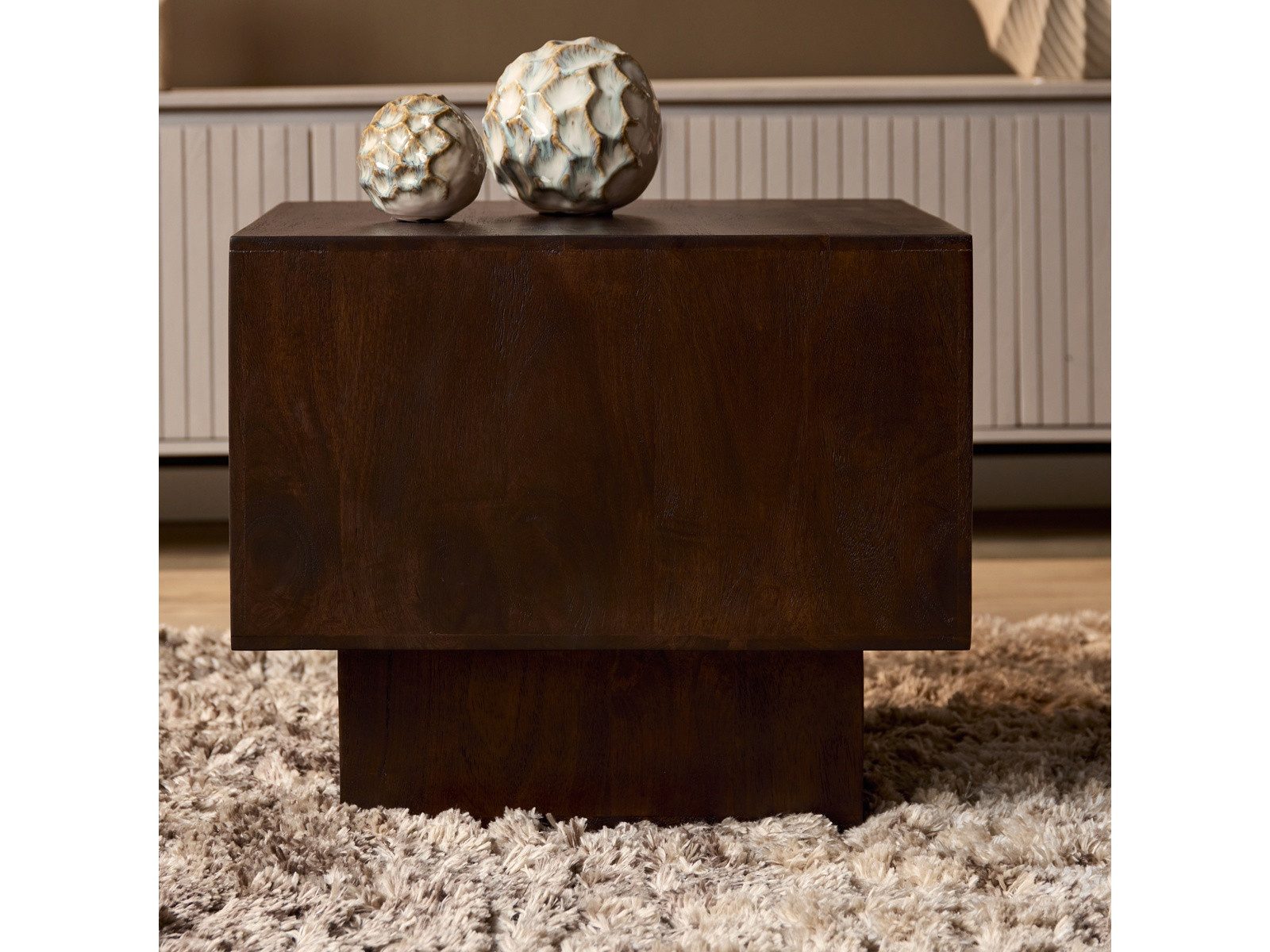 Villa Möbel Couchtisch Petunia (Packung, 1-St., 1 St. Couchtisch), aus massivem Mangoholz, braun, in eleganter Würfelform.