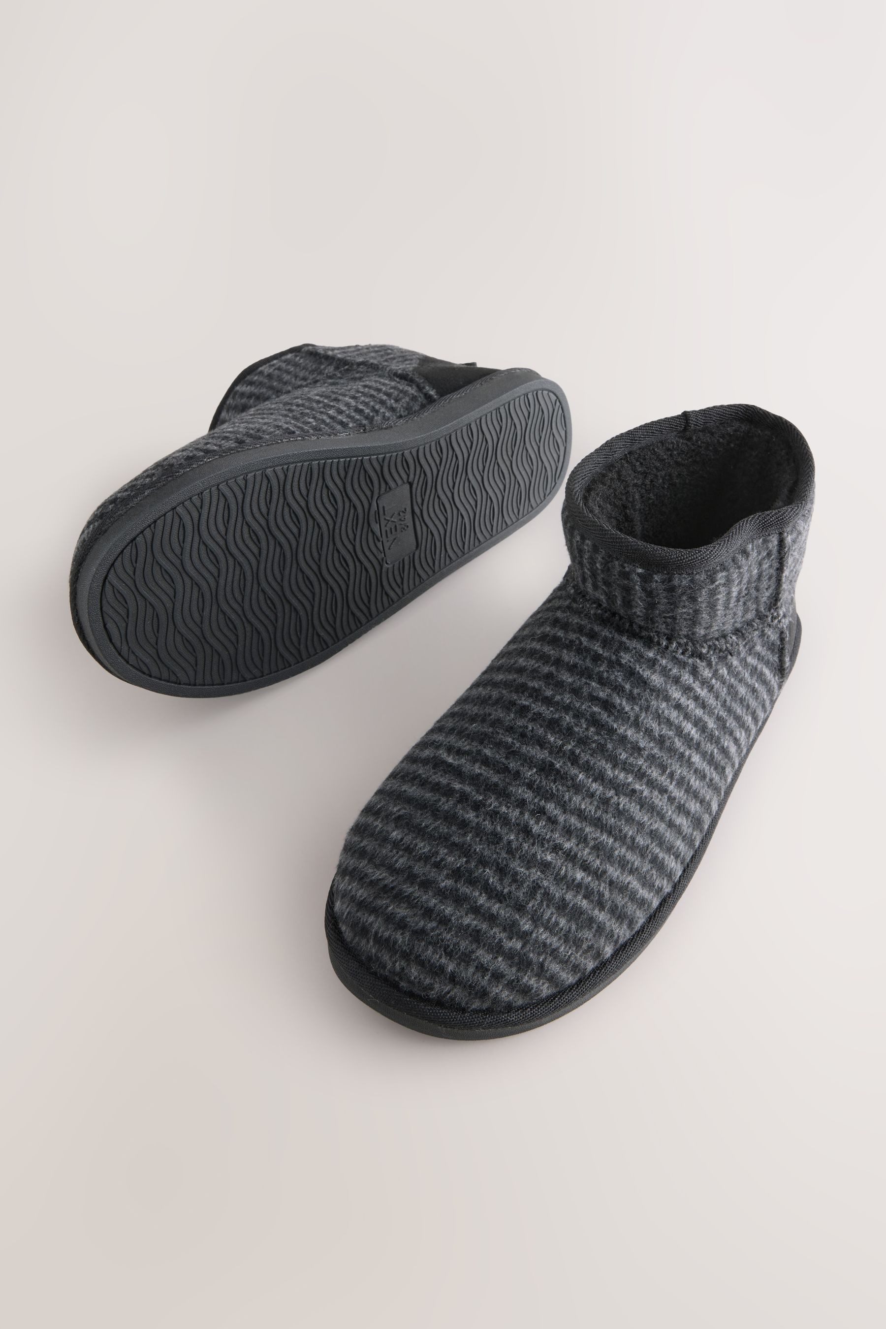 Next Hausstiefel mit Hahnentrittmuster Hausschuh (1-tlg)