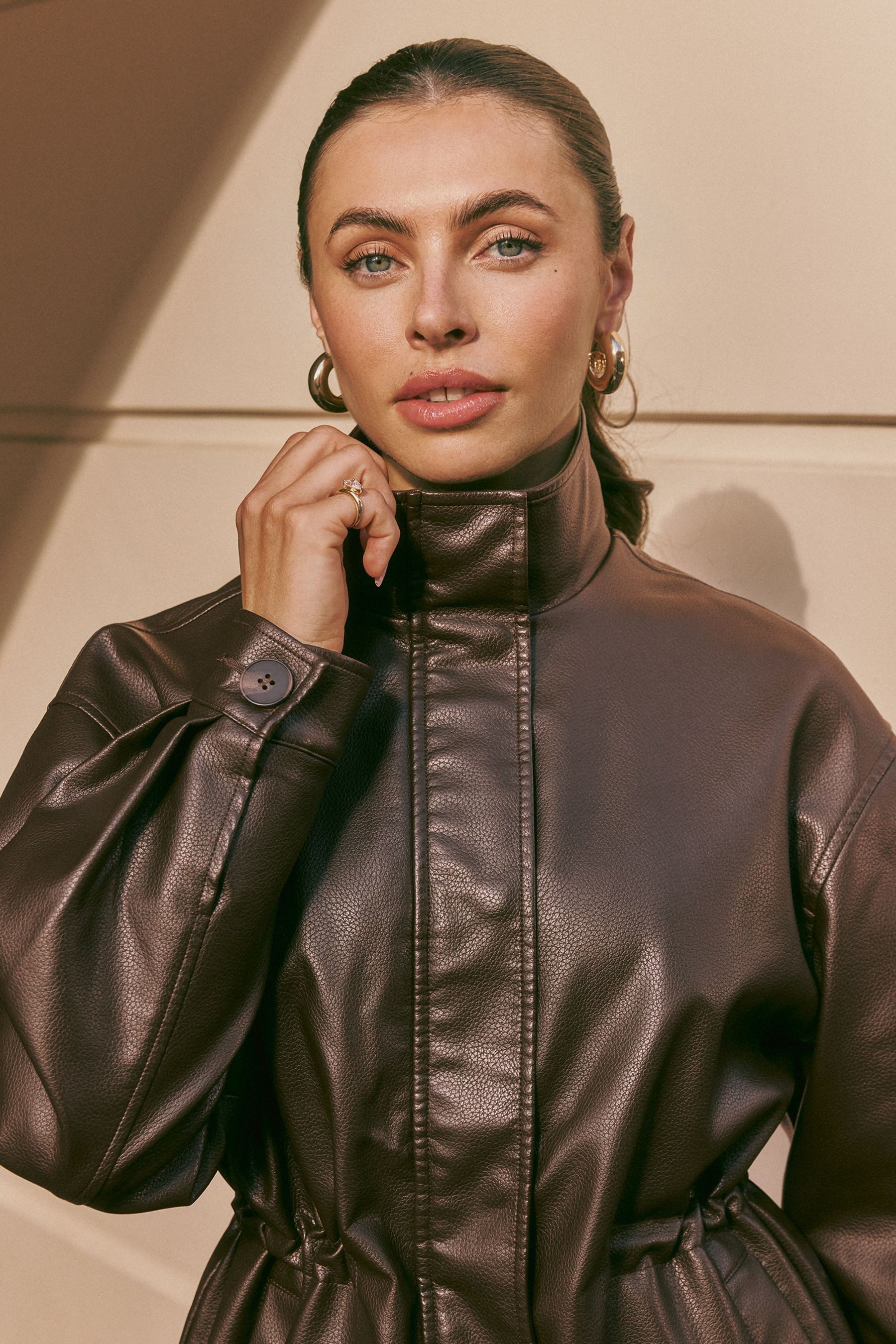 Friends Like These Lederjacke Friends Like These Jacke mit Kordelzug, Lederoptik (1-St) – Bild 5 von 5