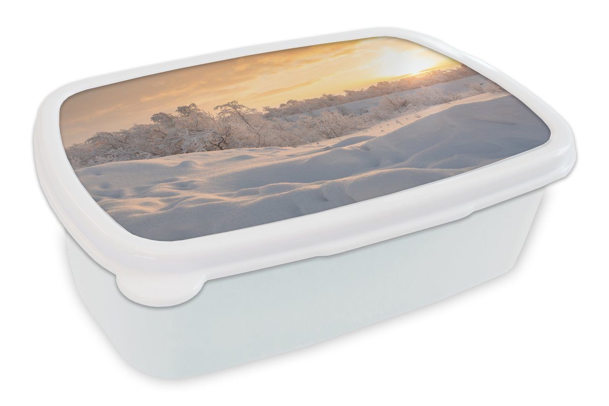 MuchoWow Lunchbox Ein hügeliges und verschneites Gebiet in Lappland, Kunststoff, (2-tlg), Brotbox für Kinder und Erwachsene, Brotdose, für Jungs und Mädchen weiß