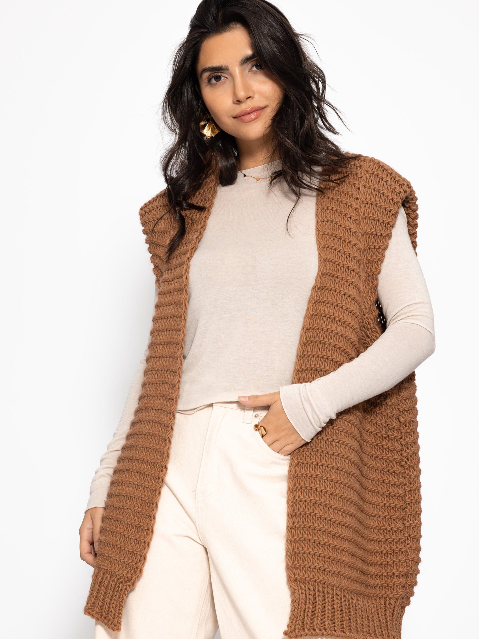 SASSYCLASSY Kurzweste Lange ärmellose Strickweste für Damen Weste aus grobem Strick mit strukturierten Schultern Offwhite Schwarz