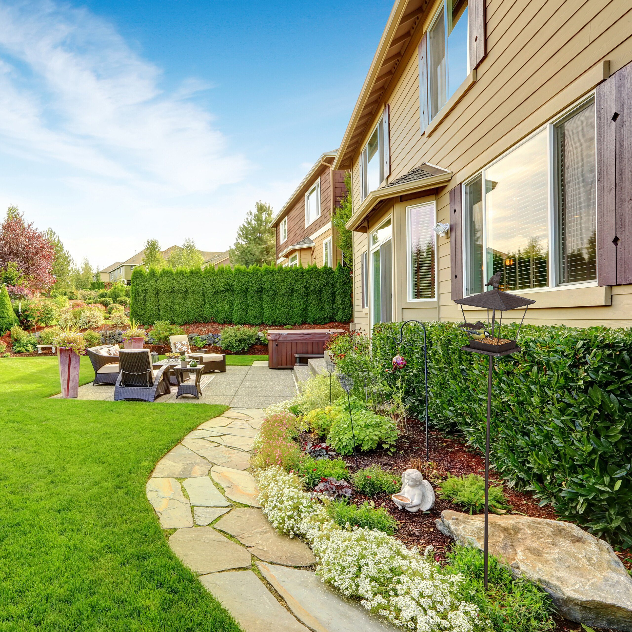 relaxdays Vogelhaus Vogelfutterhaus mit Erdspieß günstig online kaufen