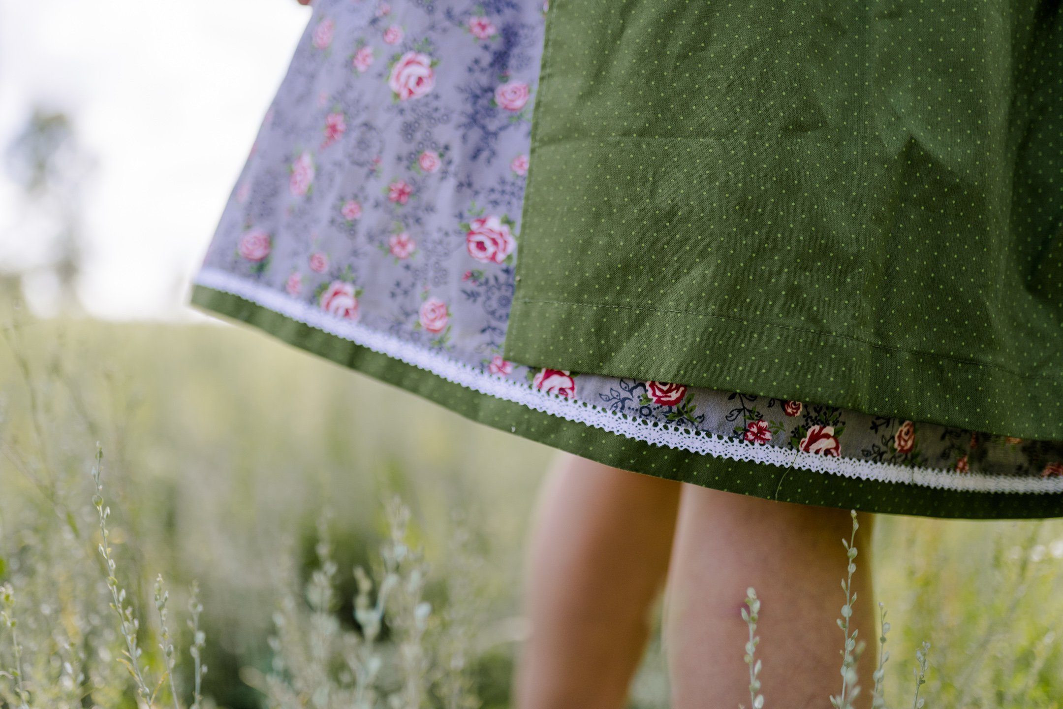 Ramona Lippert Dirndl Clarissa Damen hochgeschlossen 2-teilig grau geblümt Rocklänge 60 cm