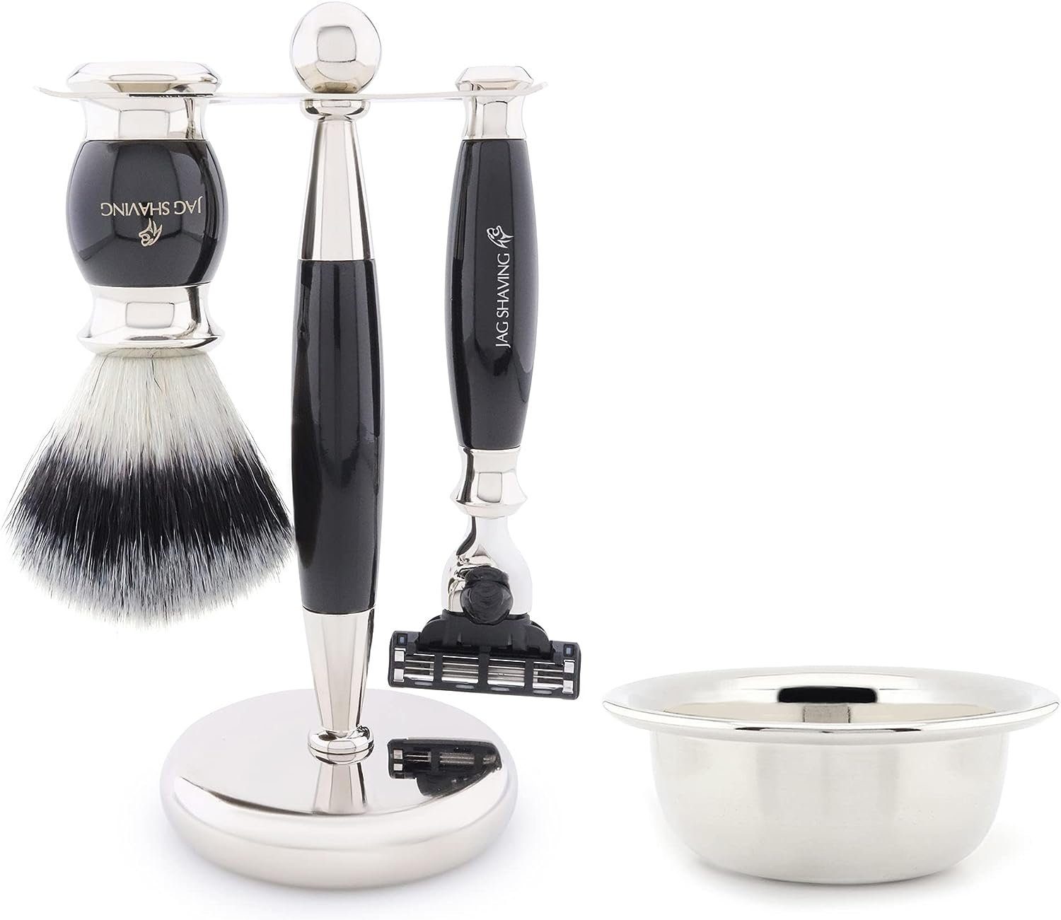 JAG SHAVING Rasierpinsel-Set Hochwertiges 4-teiliges Herren-Rasierset in Silber & Schwarz, Metall, Set, 4 tlg., Silvertip Synthetik Pinsel & 3-Klingen Rasierer mit Ständer & Schale, Für eine optimale Aufbewahrung den Rasierer von Hand aufbewahren.