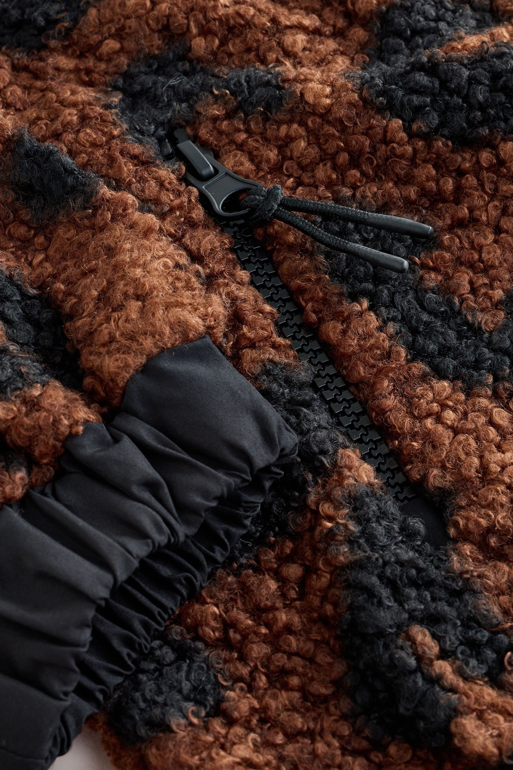 Next Kapuzenfleecejacke Borg-Jacke mit Kapuze und Reißverschluss (1-St) – Bild 5 von 5