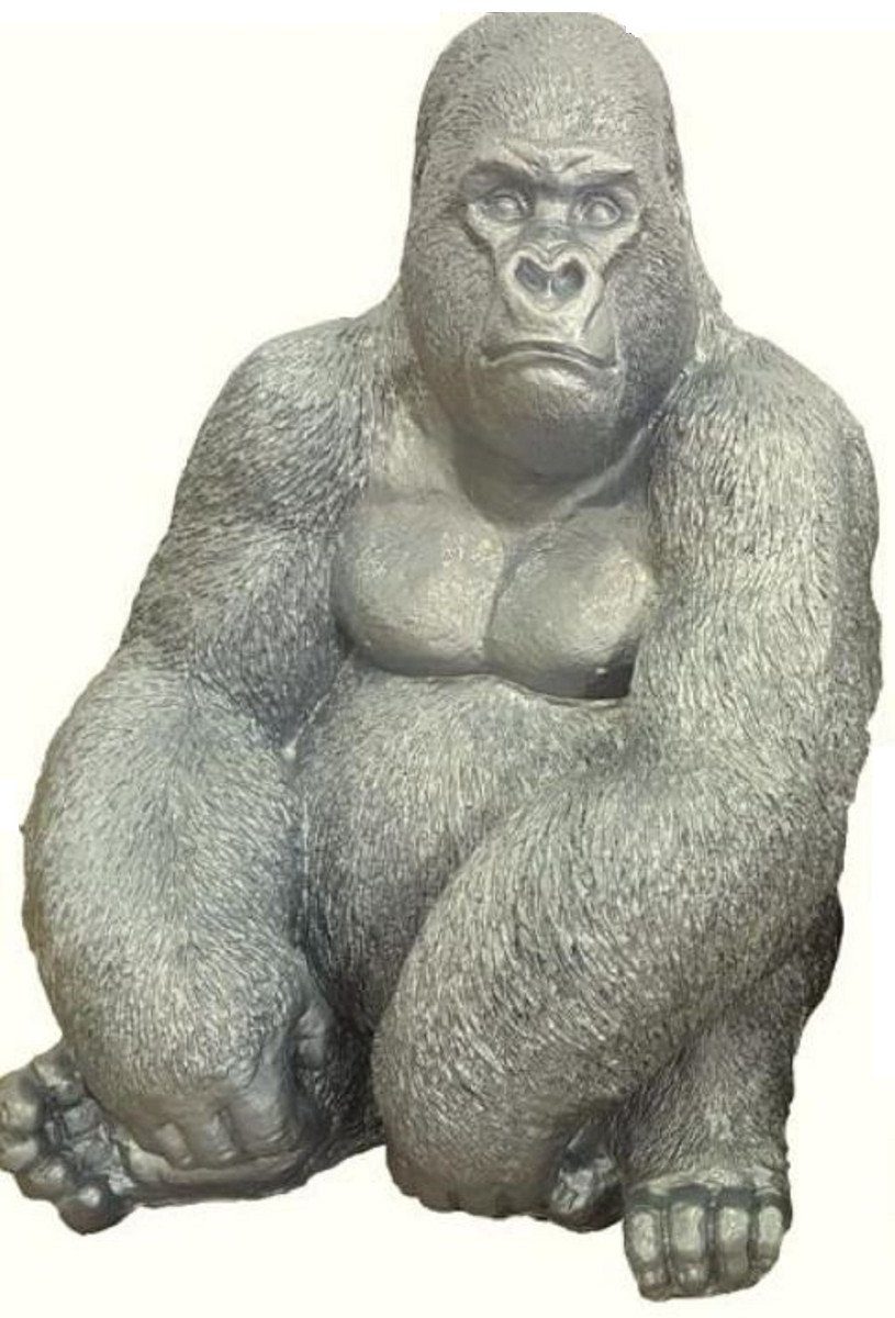 Casa Padrino Skulptur Luxus Deko Skulptur Gorilla Affe Silber H. 75 cm - Wetterbeständige Gartendeko Figur - Deko Figur - Deko Tierfigur - Garten Deko - Luxus Deko Accessoires