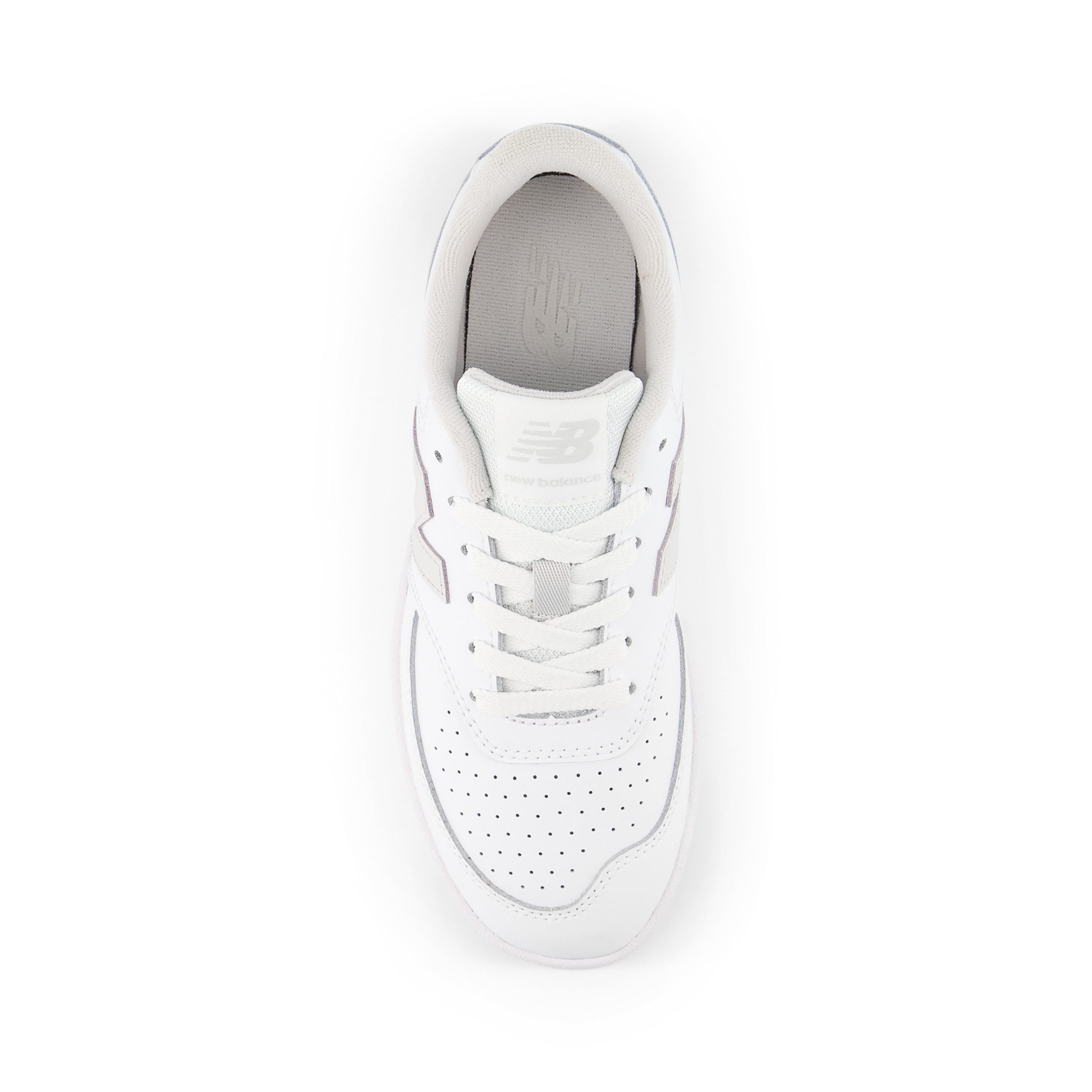 New Balance BB80 Sneaker für Kinder und Jugendliche entwickelt, mit Gummilaufsohle