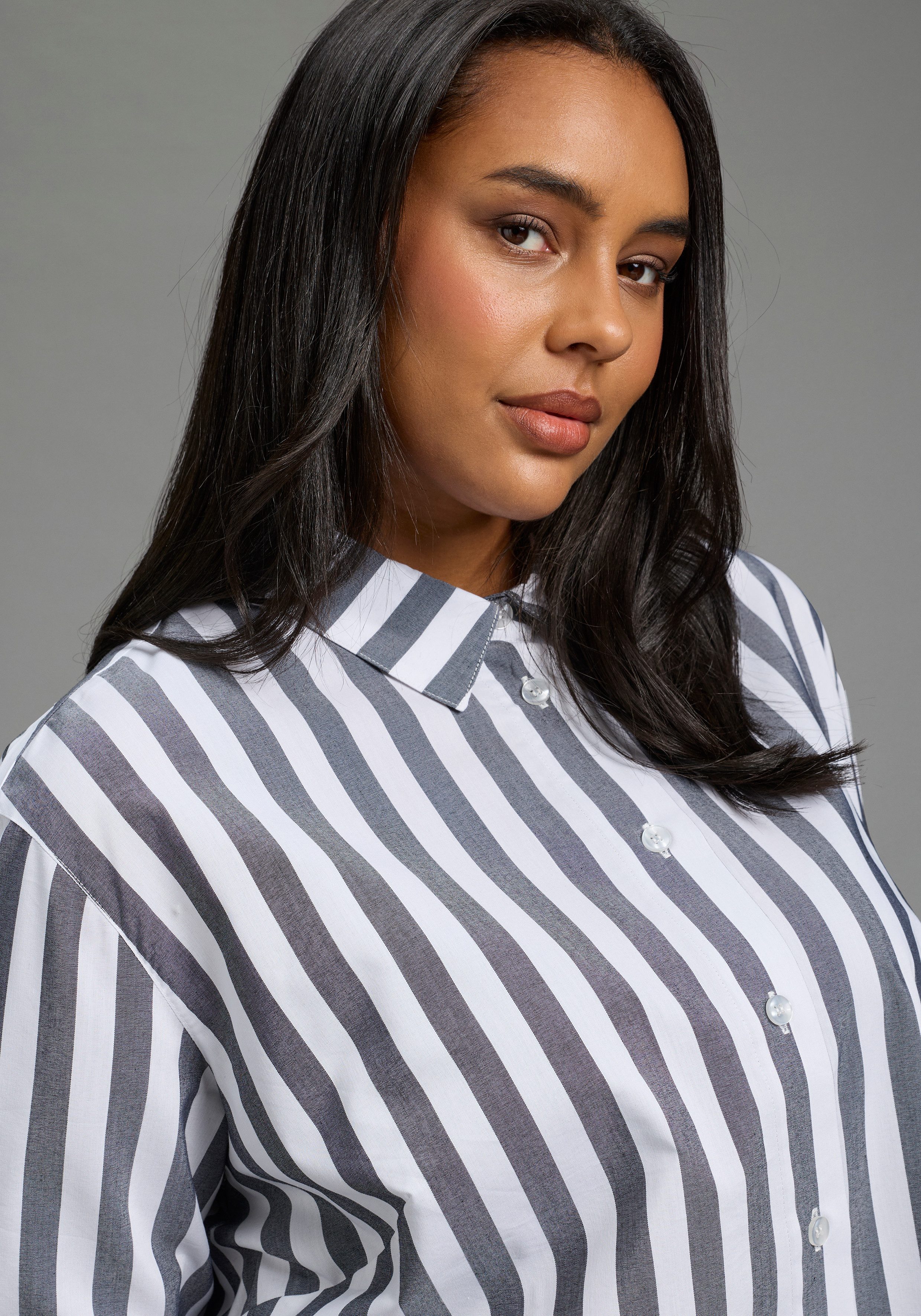 Laura Scott CURVE Klassische Bluse Große Größen femininer Stil, aus Baumwolle, Polyester und Elasthan – Bild 4 von 5