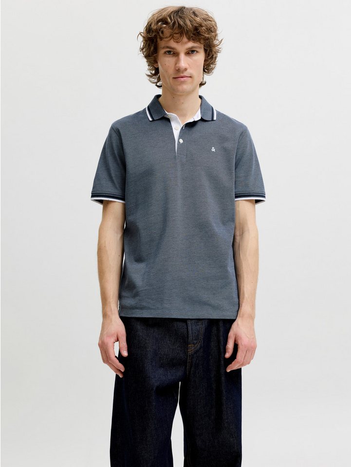 Jack & Jones Poloshirt JJEPAULOS Poloshirt mit klassischem Kragen und figurbetonter Form Logostickerei, modisch, schmal, Baumwolle, Polokragen