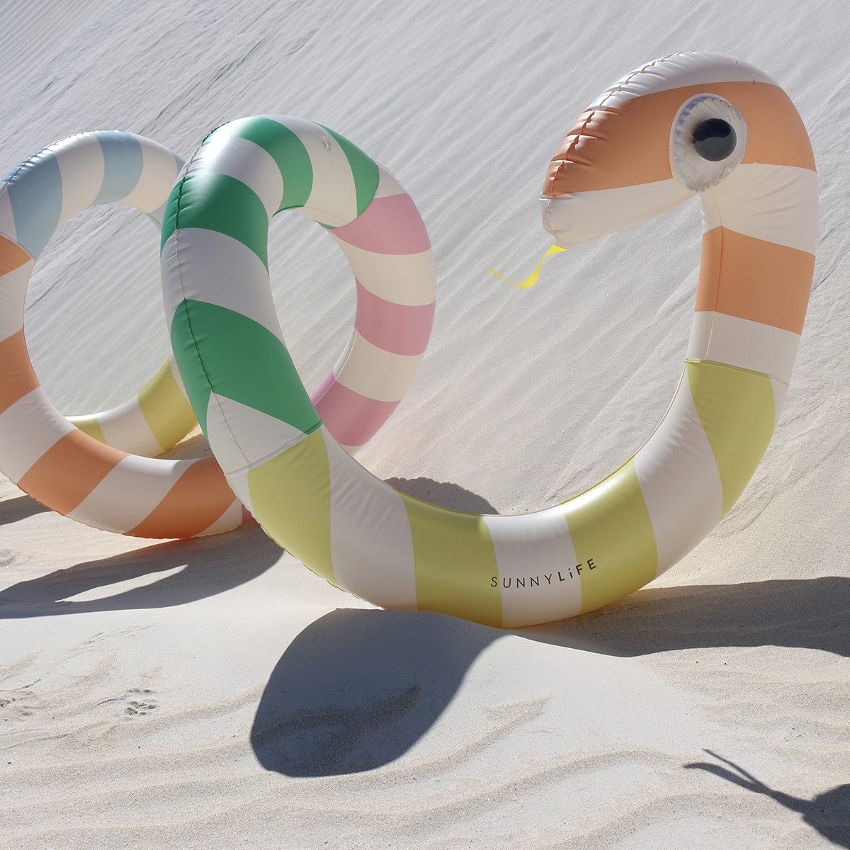 Sunnylife Aufblasbare Schwimmfigur Poolnudel GIANT bunt gestreift