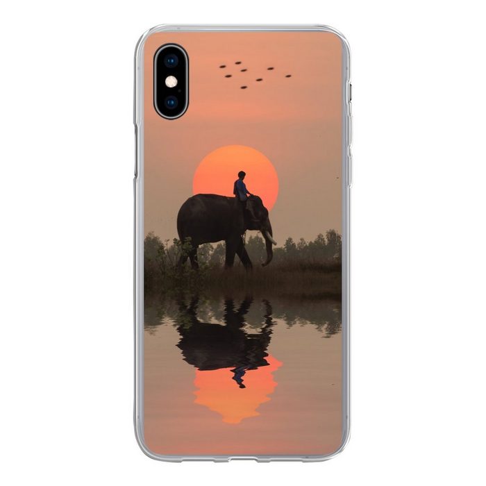 MuchoWow Handyhülle Ein Elefant in einem Reisfeld bei Sonnenuntergang in Thailand Handyhülle Apple iPhone Xs Smartphone-Bumper Print Handy