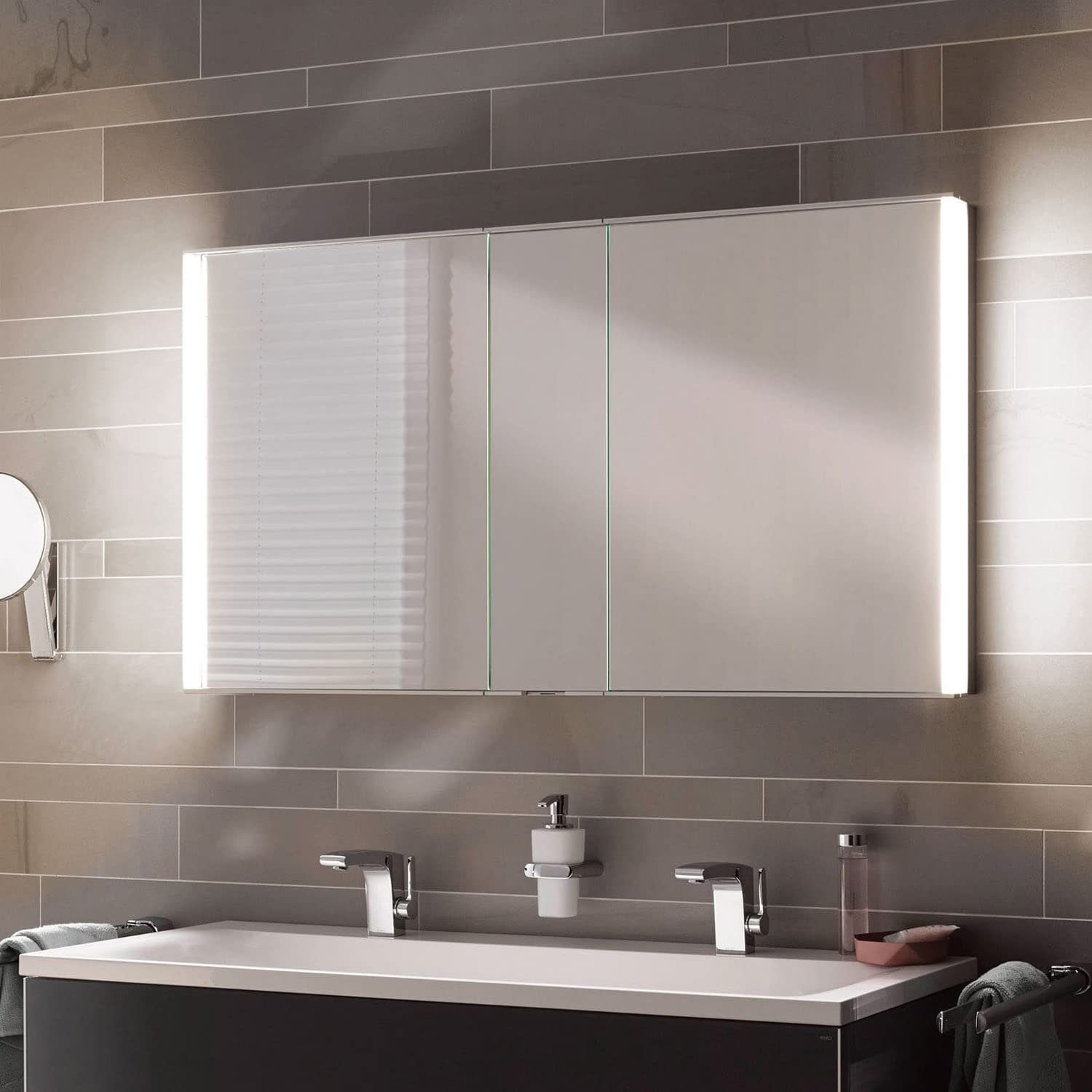 Keuco Spiegelschrank Royal Match (Badezimmerspiegelschrank mit Beleuchtung LED) Unterputz, LED-Beleuchtung, Aluminium-Korpus, 2 Türen, 120x70x14,9cm